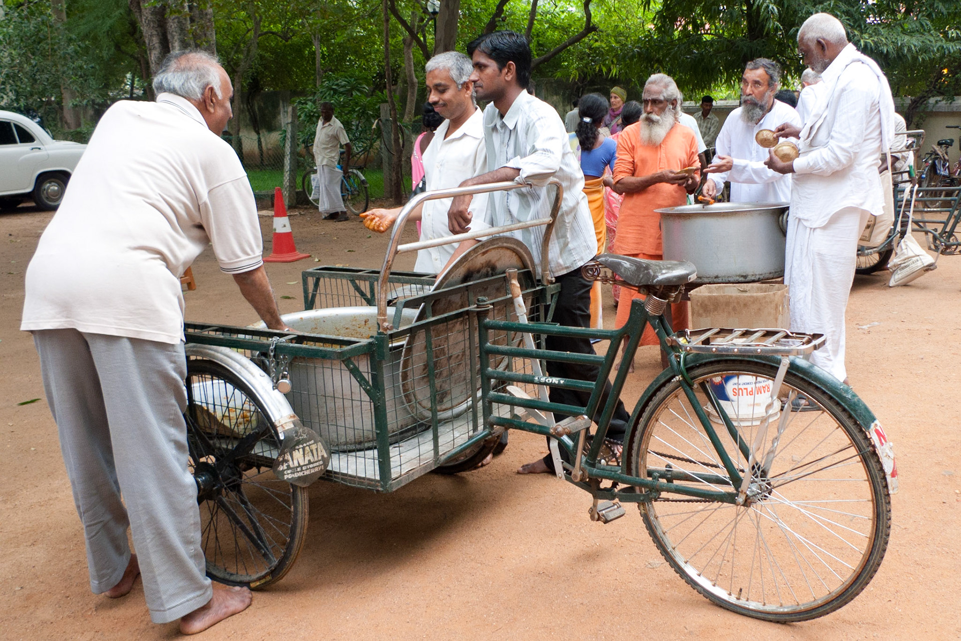 Sri Ramana Ashram: food service