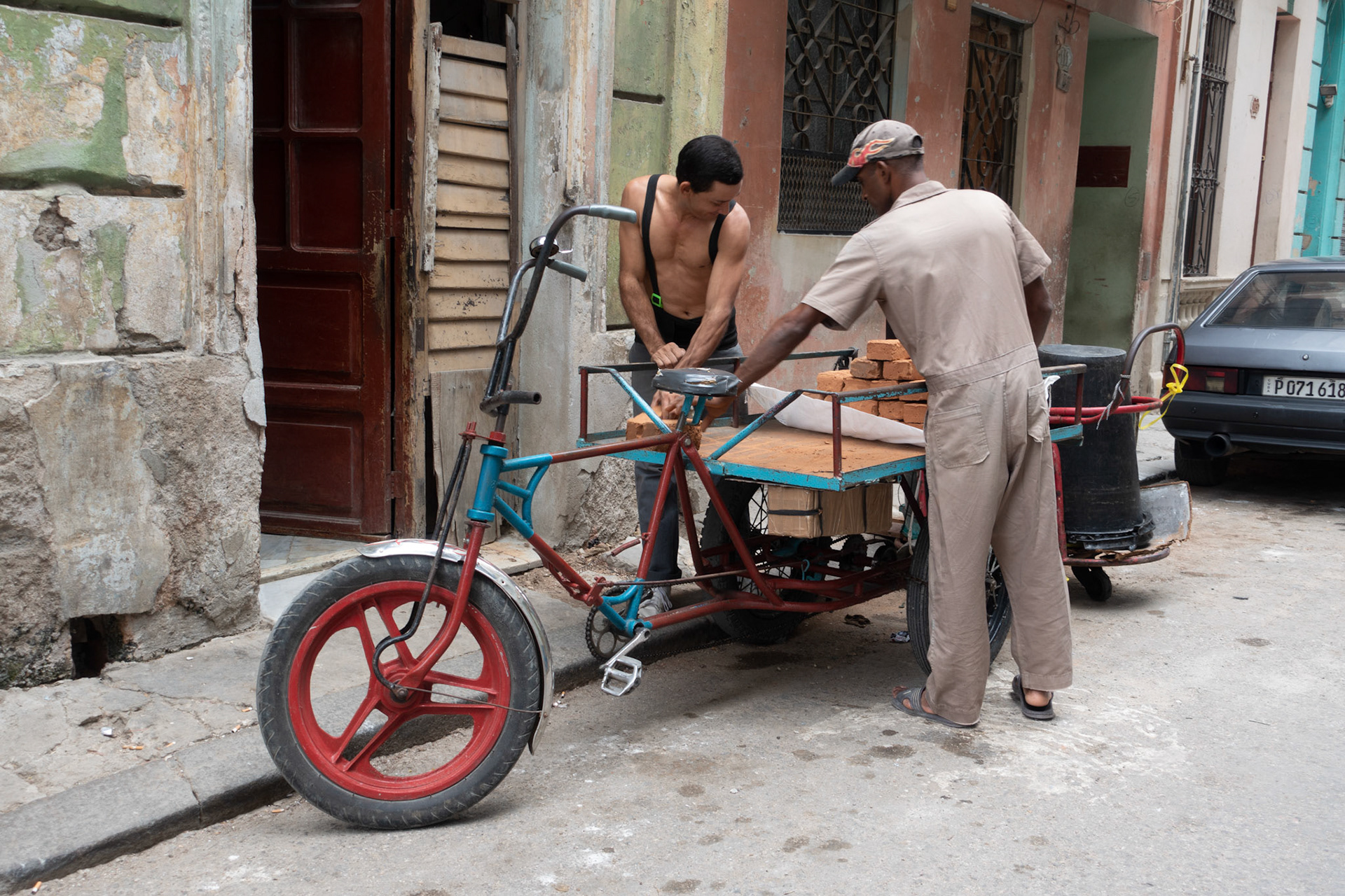 Havana:  Delivering bricks