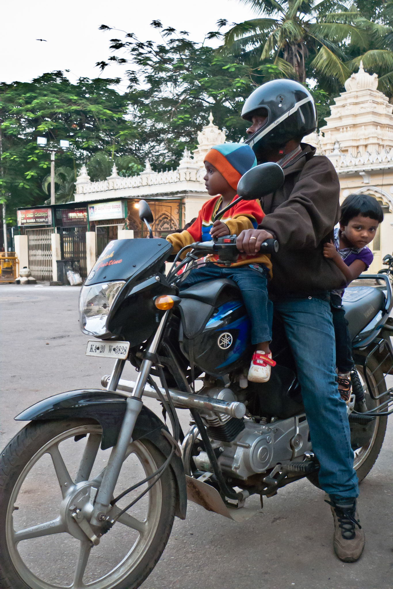 Mysore: outside Palace
