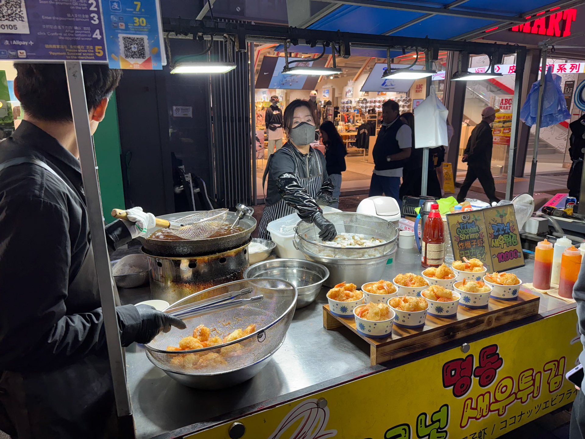Seoul: Myeongdong Night Street Market
