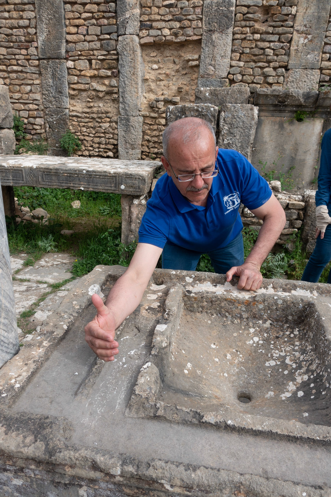 Djemila: Lazar demonstrating  measuring strip at the Market Square