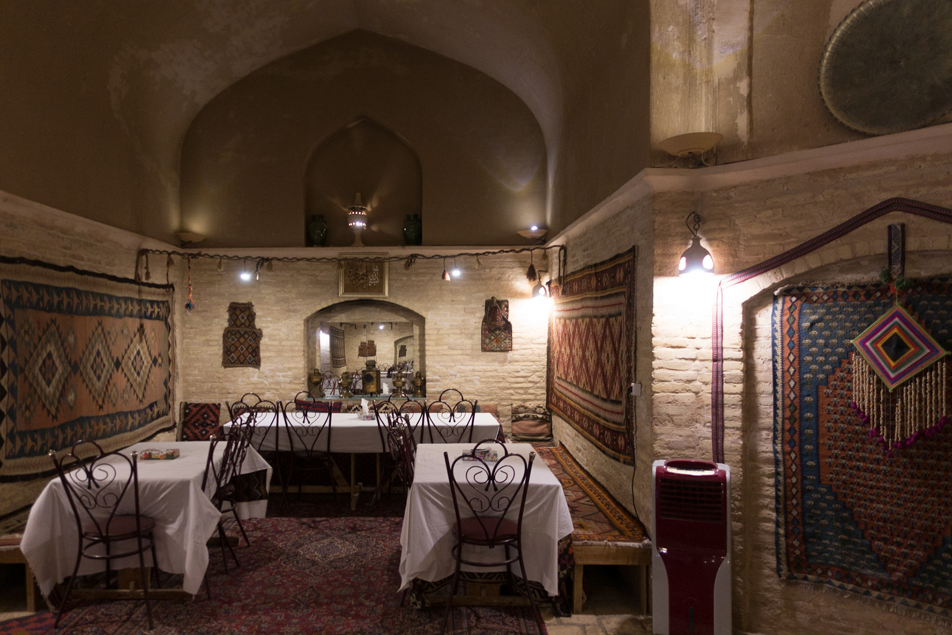 Zeyn-od-Din: Caravanserai - Dining