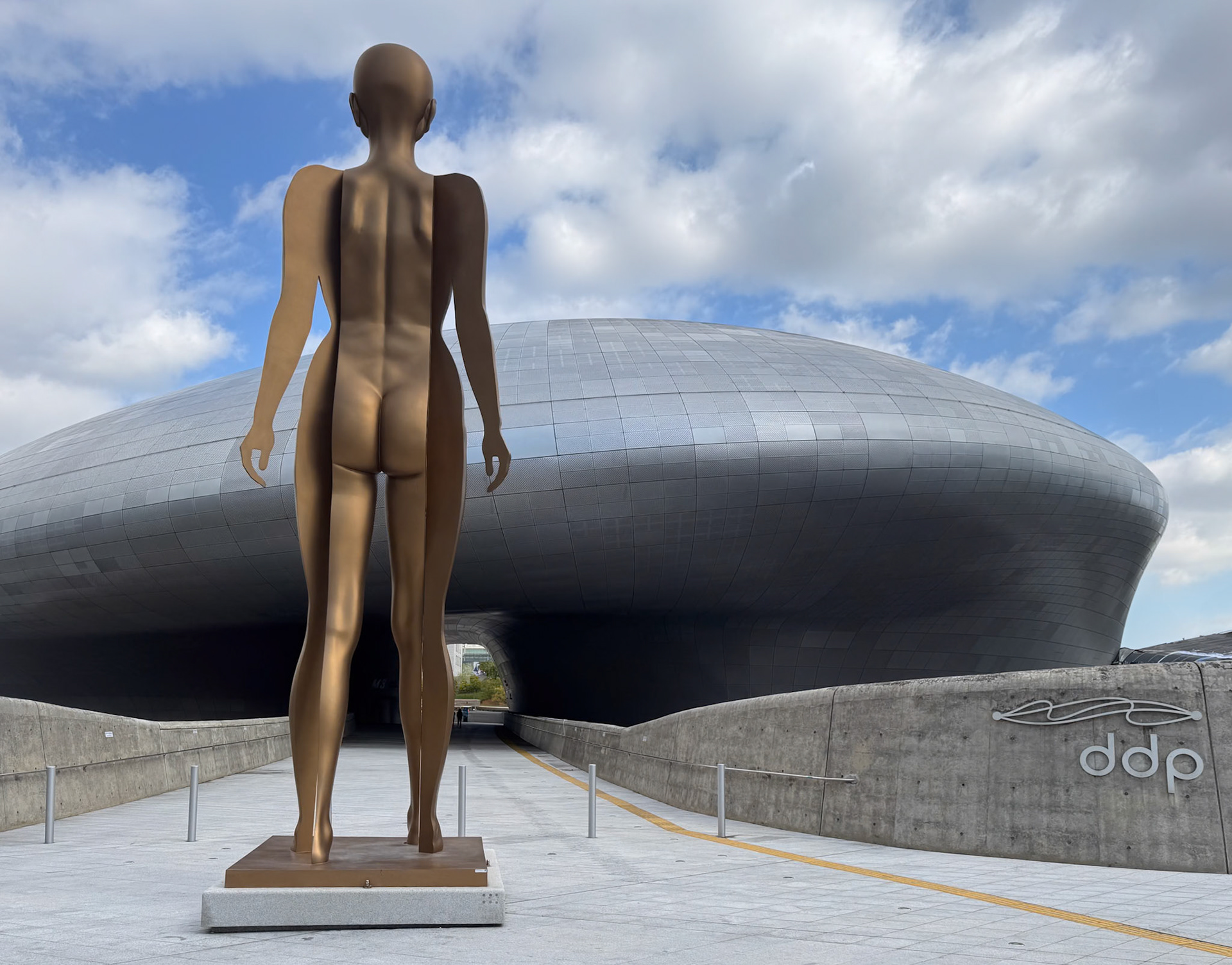 Seoul: Dongdaemun Design Plaza - Zaha Hadid