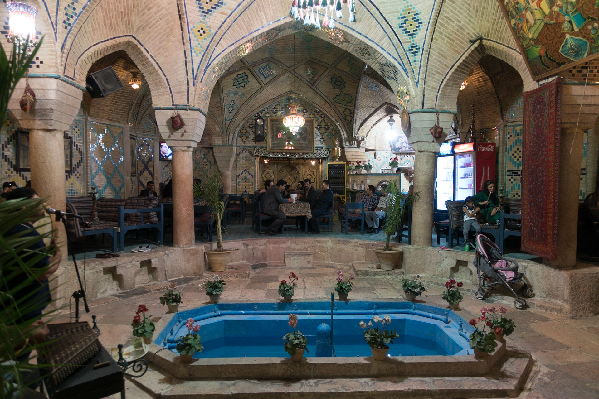 Kerman Bazaar: Tea House in former Hamam (bath-house)