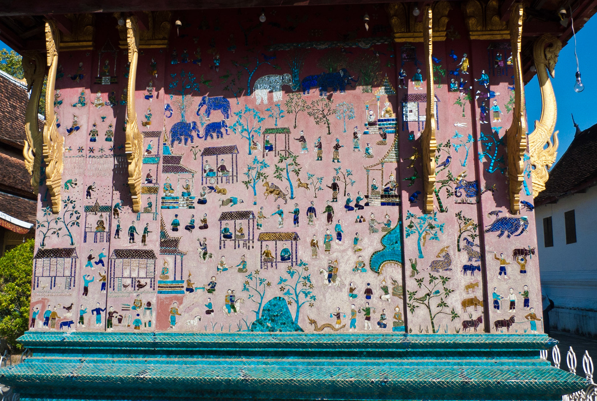 Luang Prabang: Vat Xieng Thong -  Mosaics