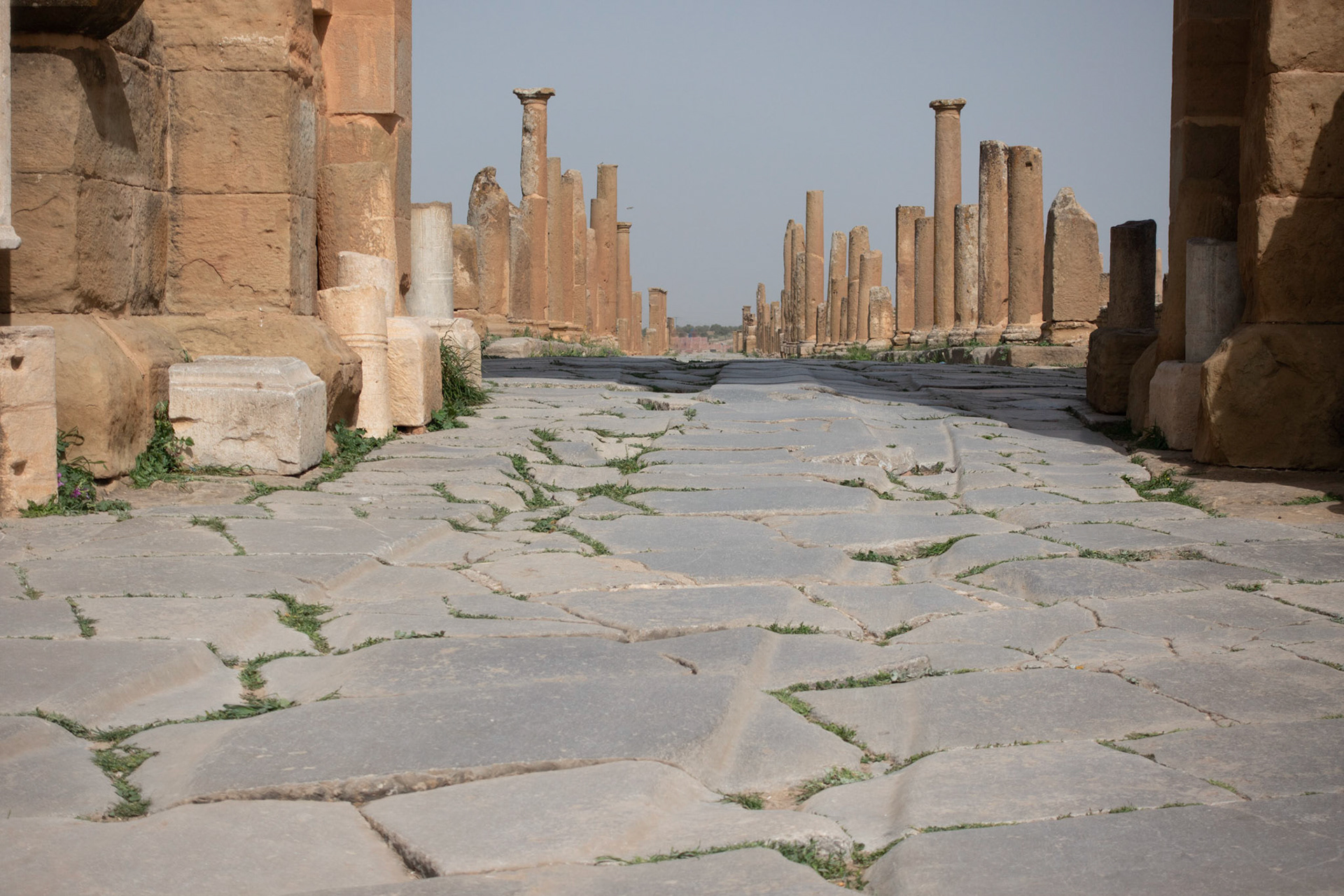 Timgad: Chariot ruts