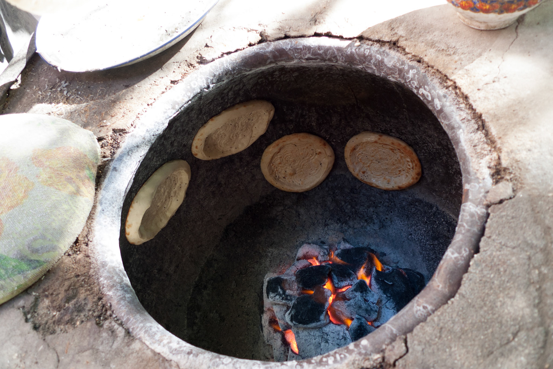 Karakorum Highway: roadside bread oven
