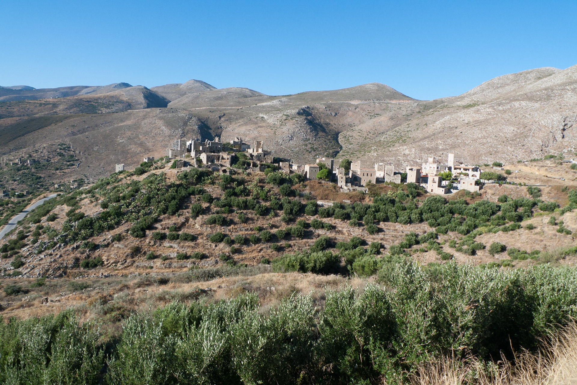 Vathia; Fortified against neighbours in same village!