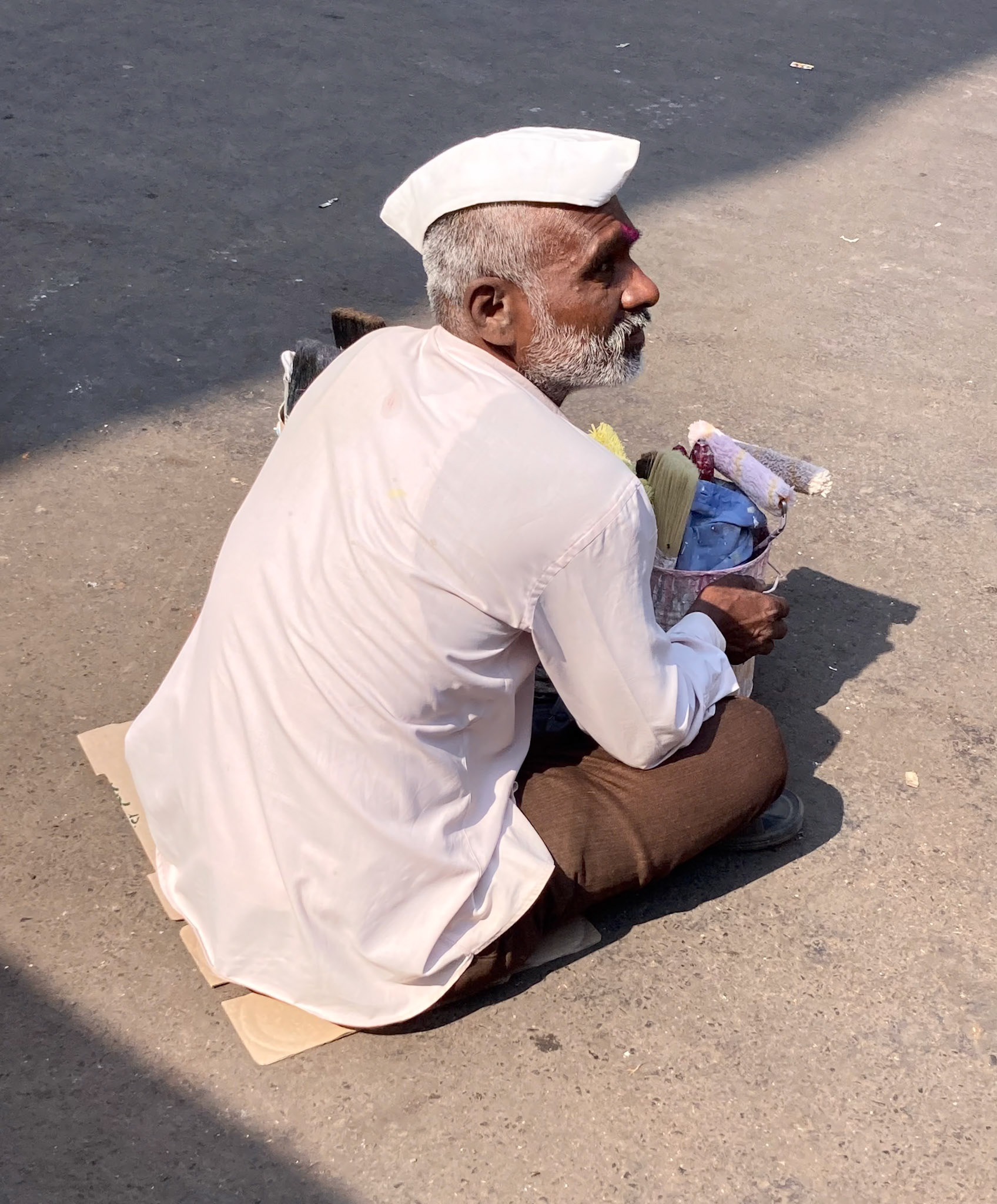 Mumbai: House painter waiting for work