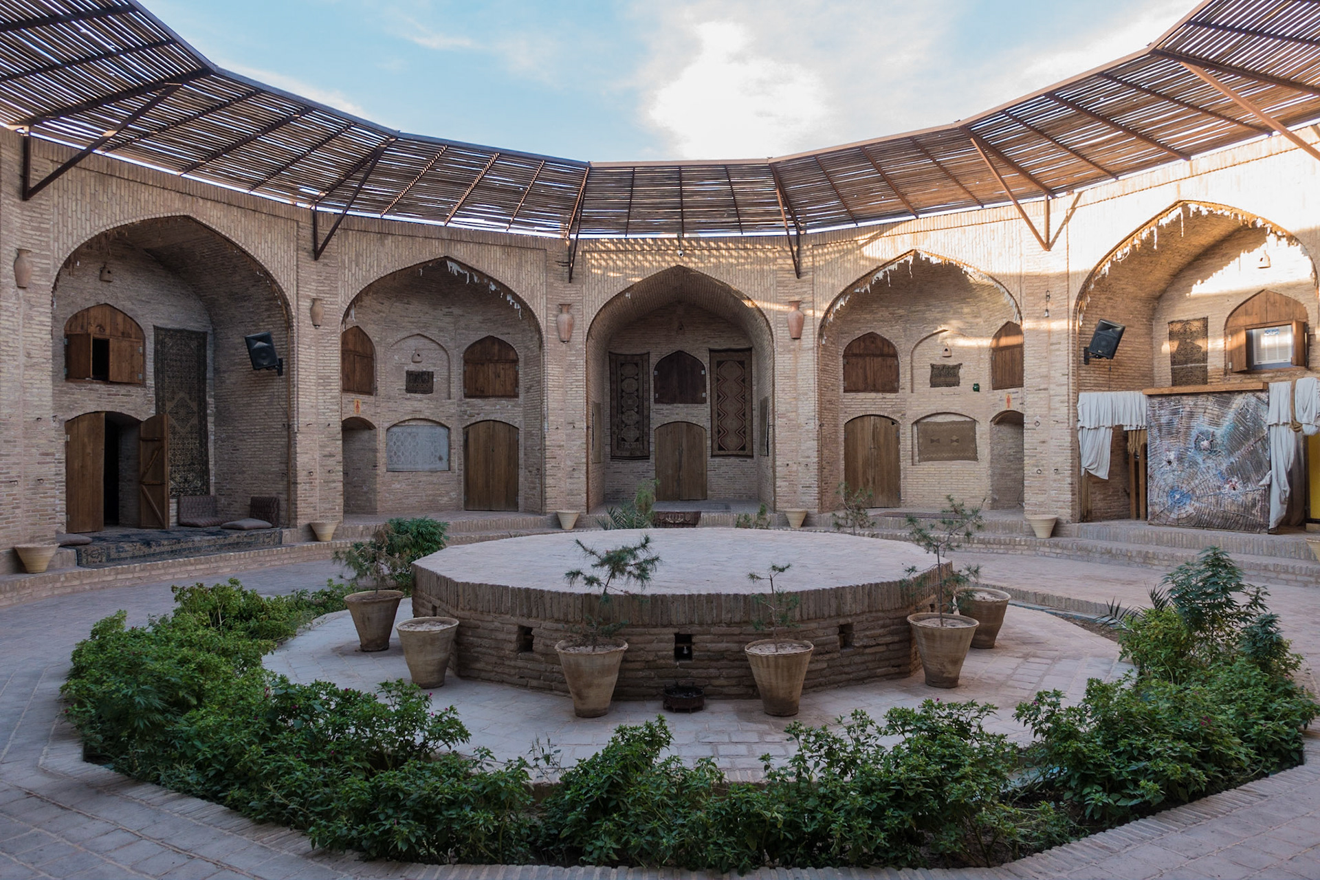 Zeyn-od-Din: Caravanserai