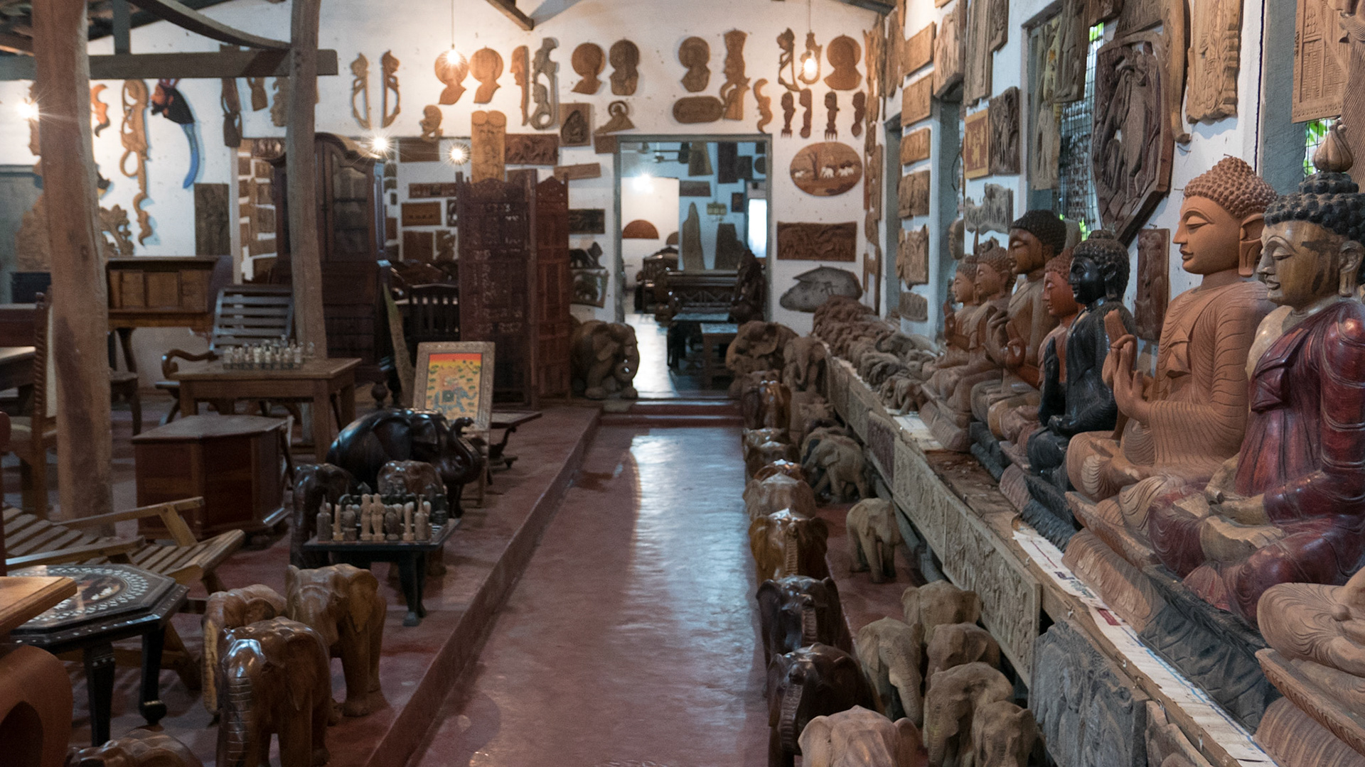 Polonnaruwa: Wood carving