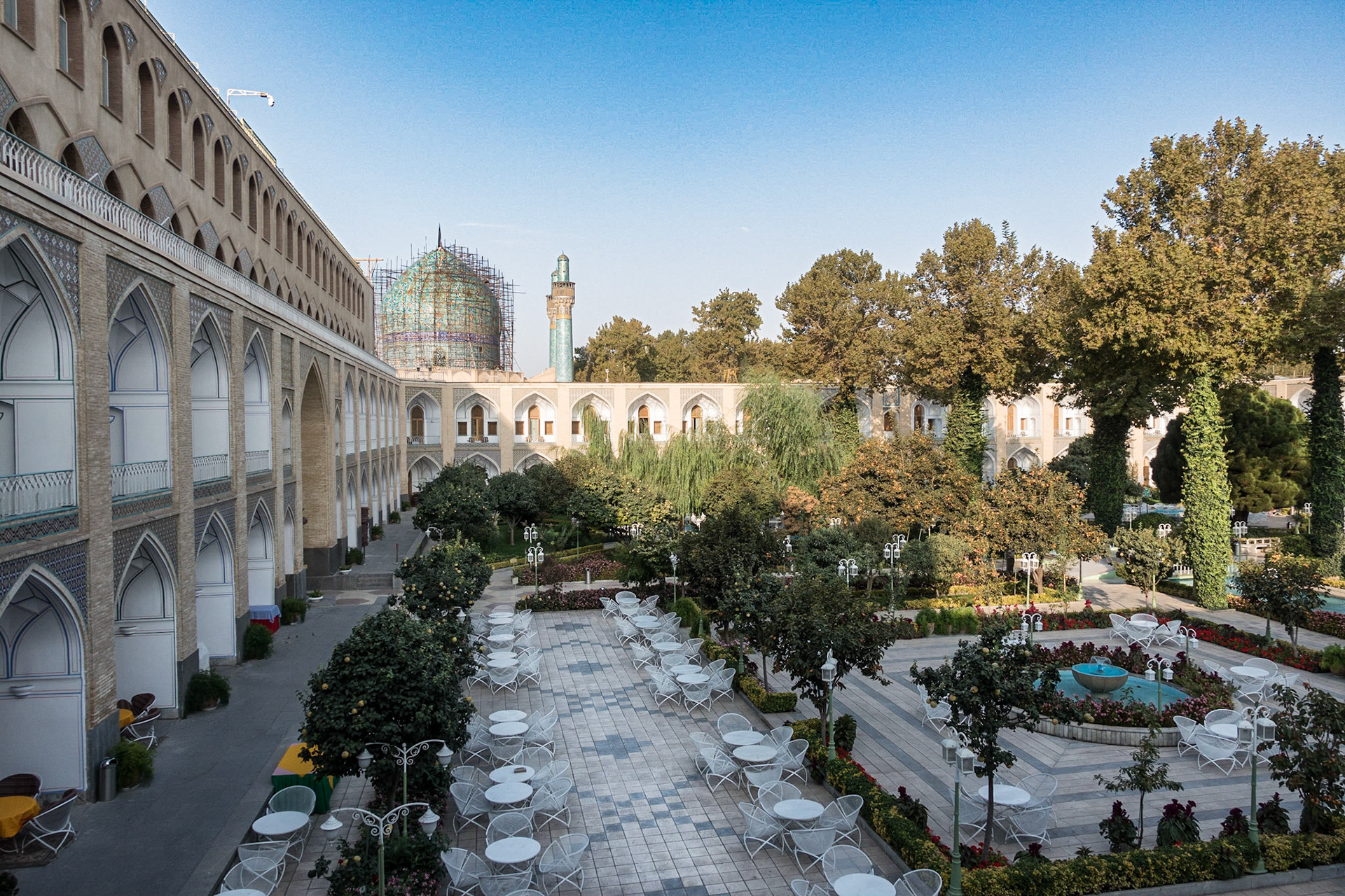 Isfahan: Hotel Abbasi courtyard