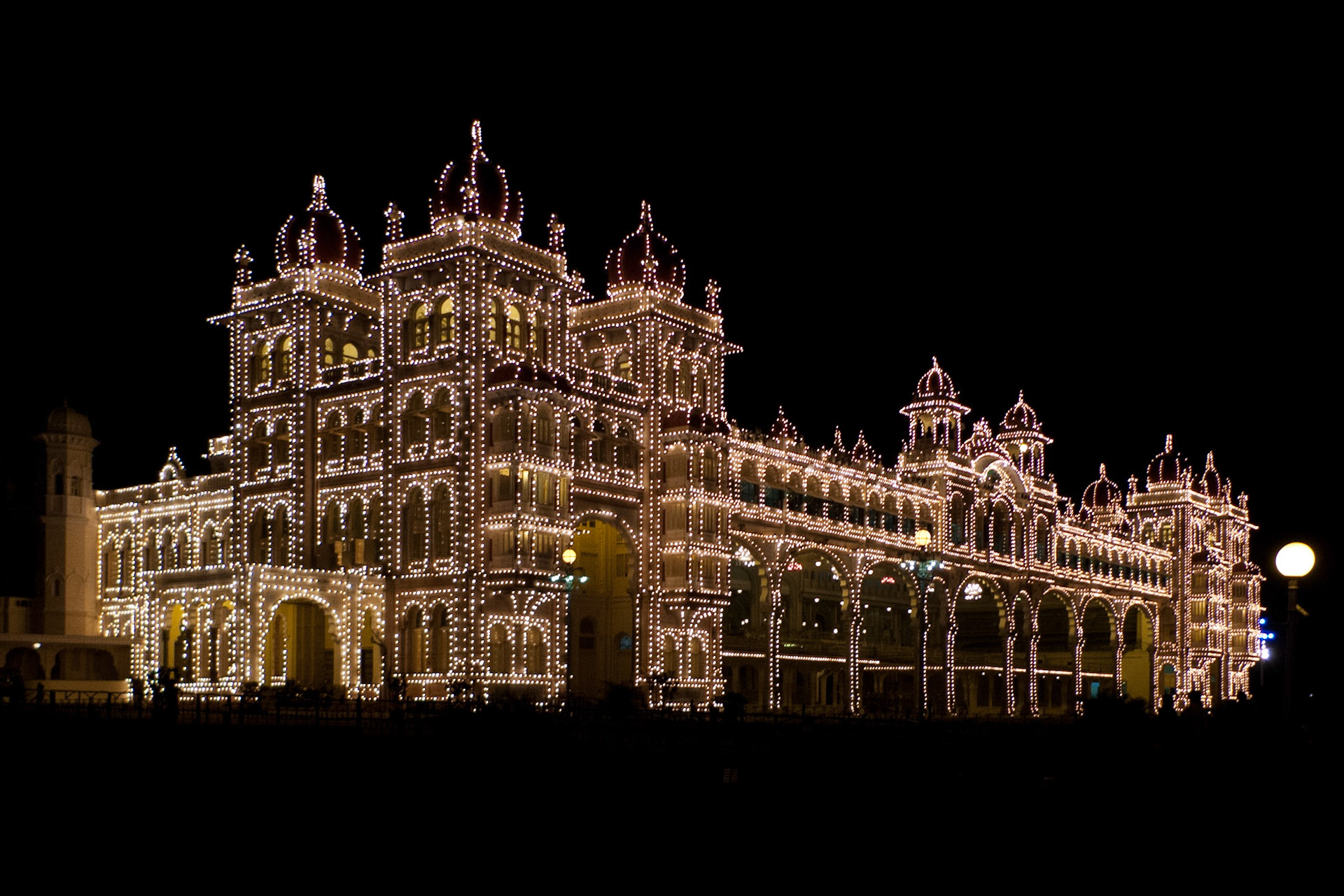 Mysore: Palace -  Night