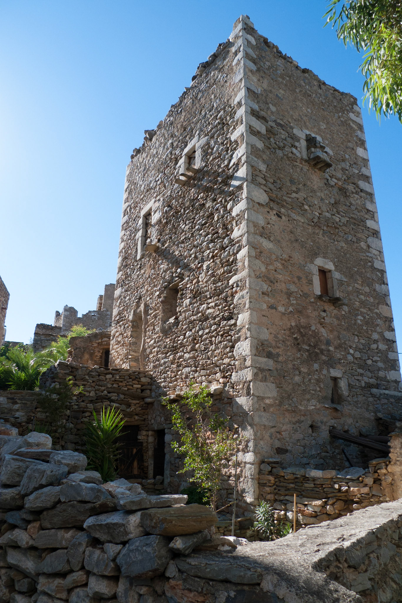 Vathia; Fortified against neighbours