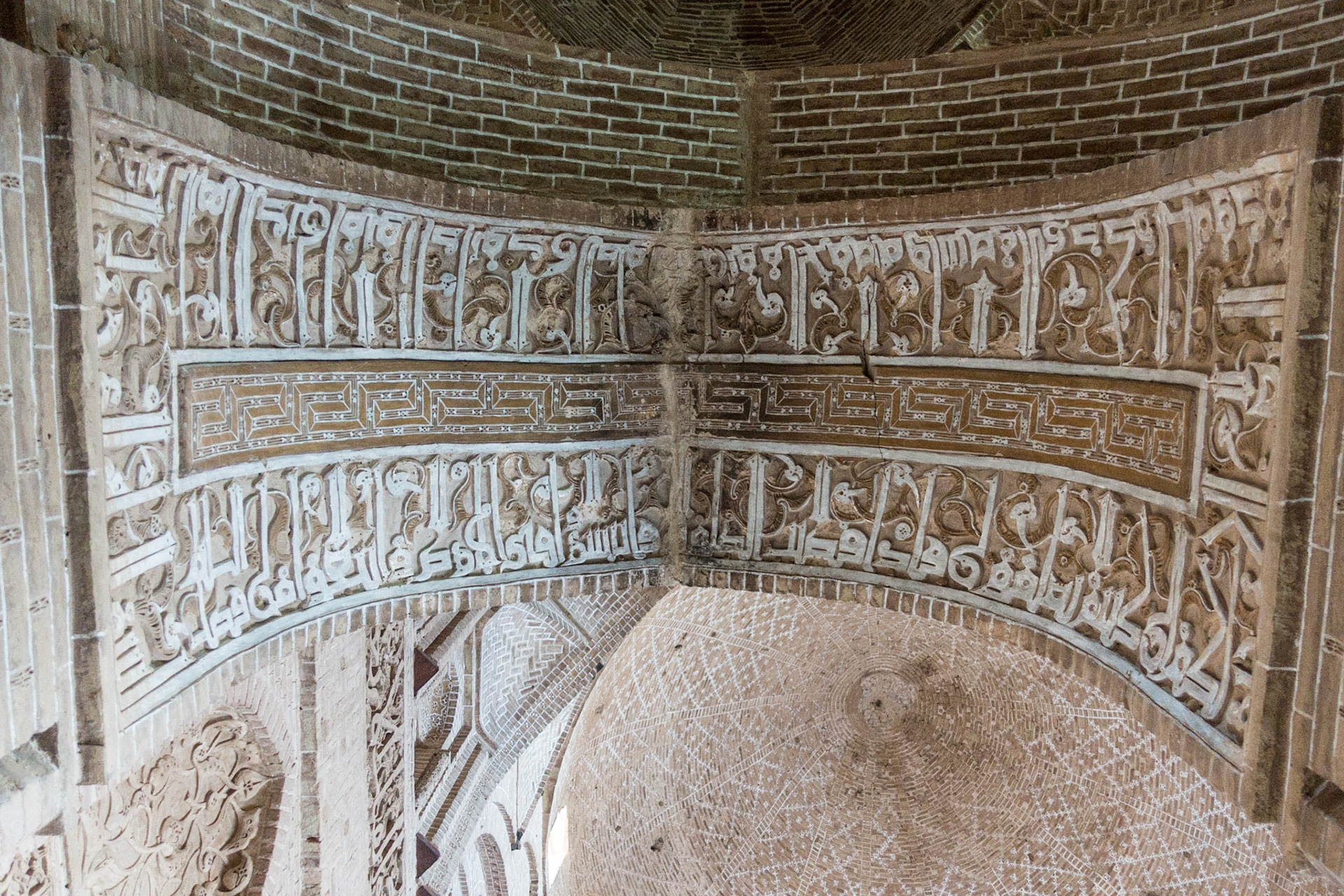 Ardestan: Mosque - Brick Arch
