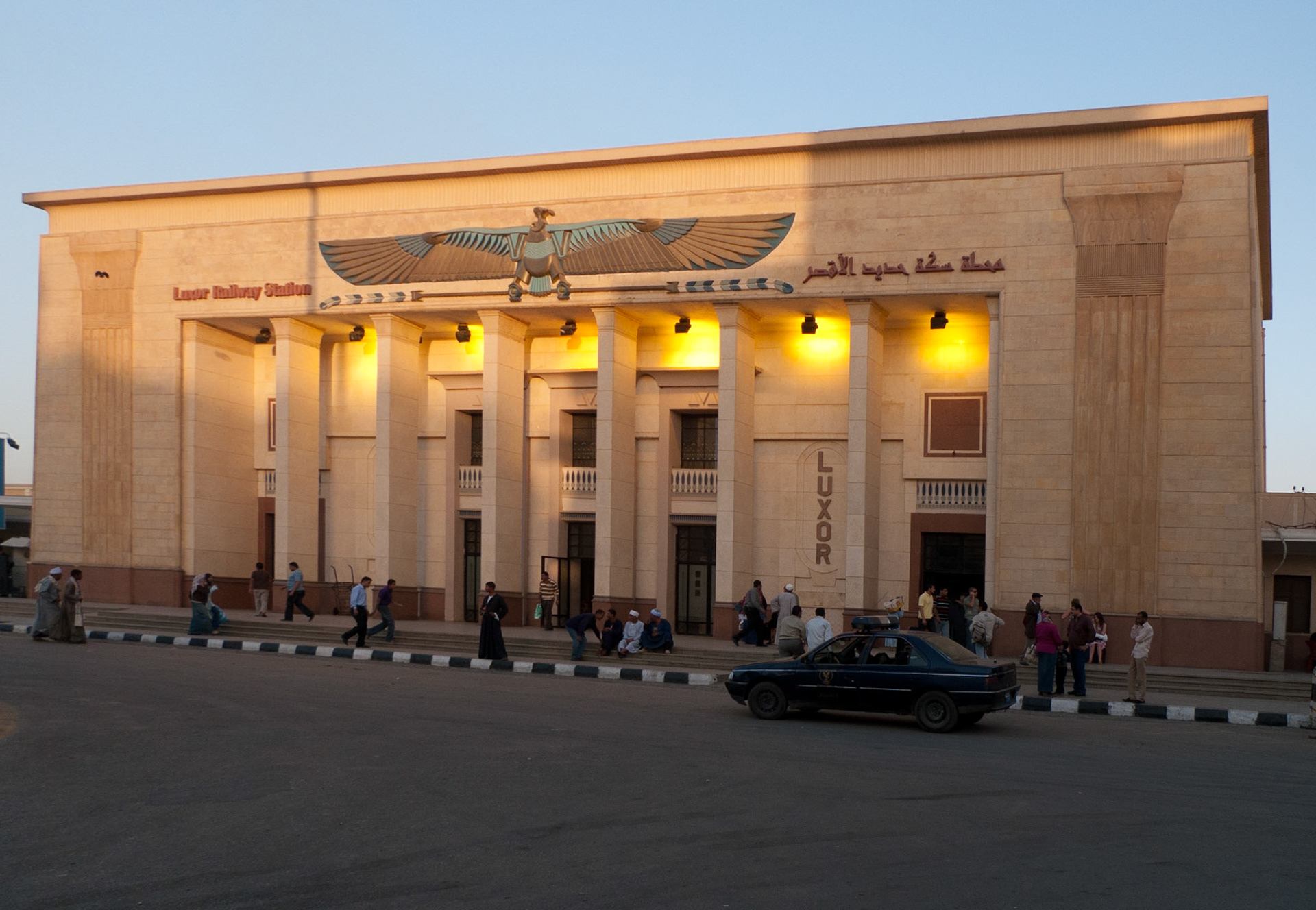 Luxor: Train Station