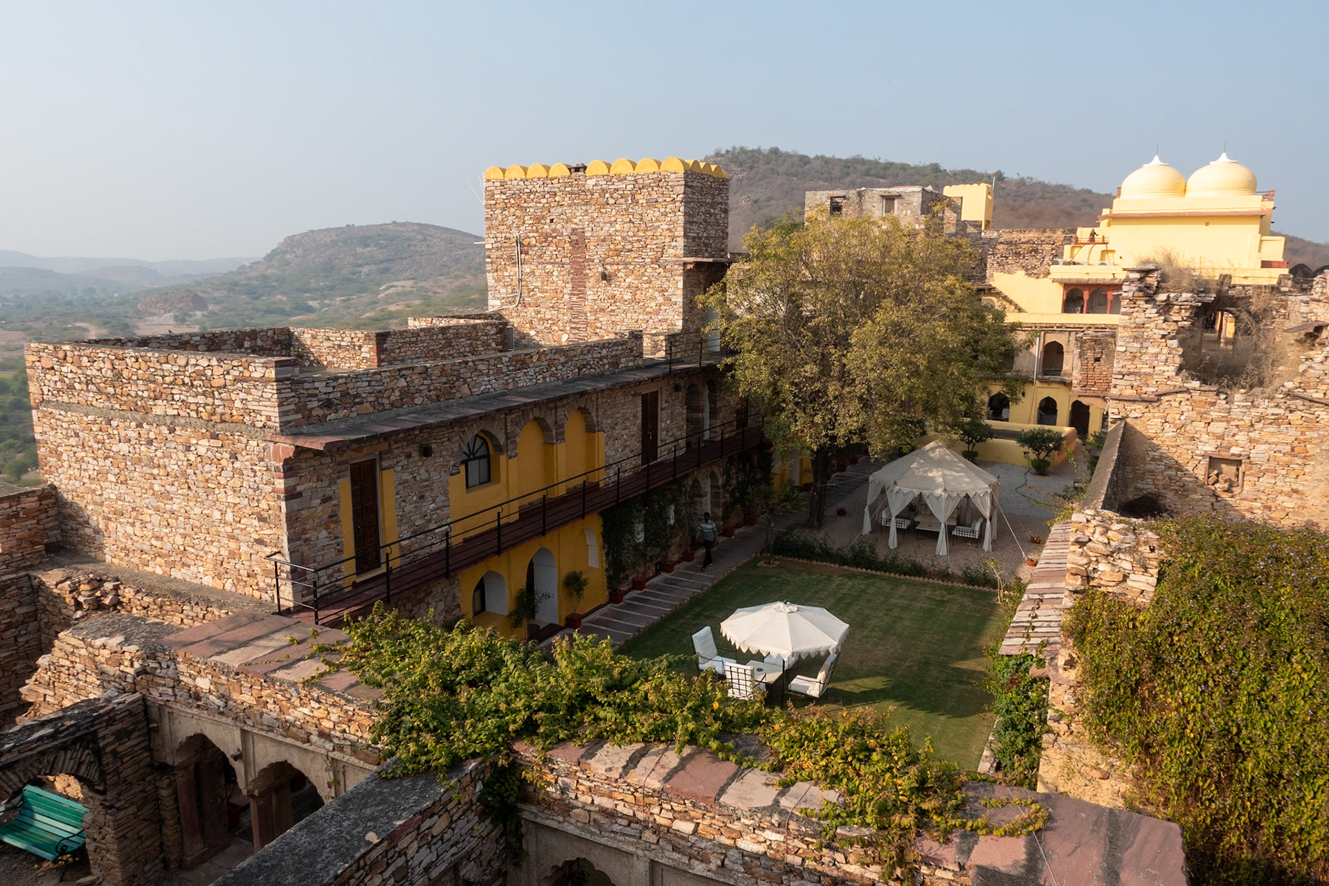 Saportra: Ramathra Fort Hotel