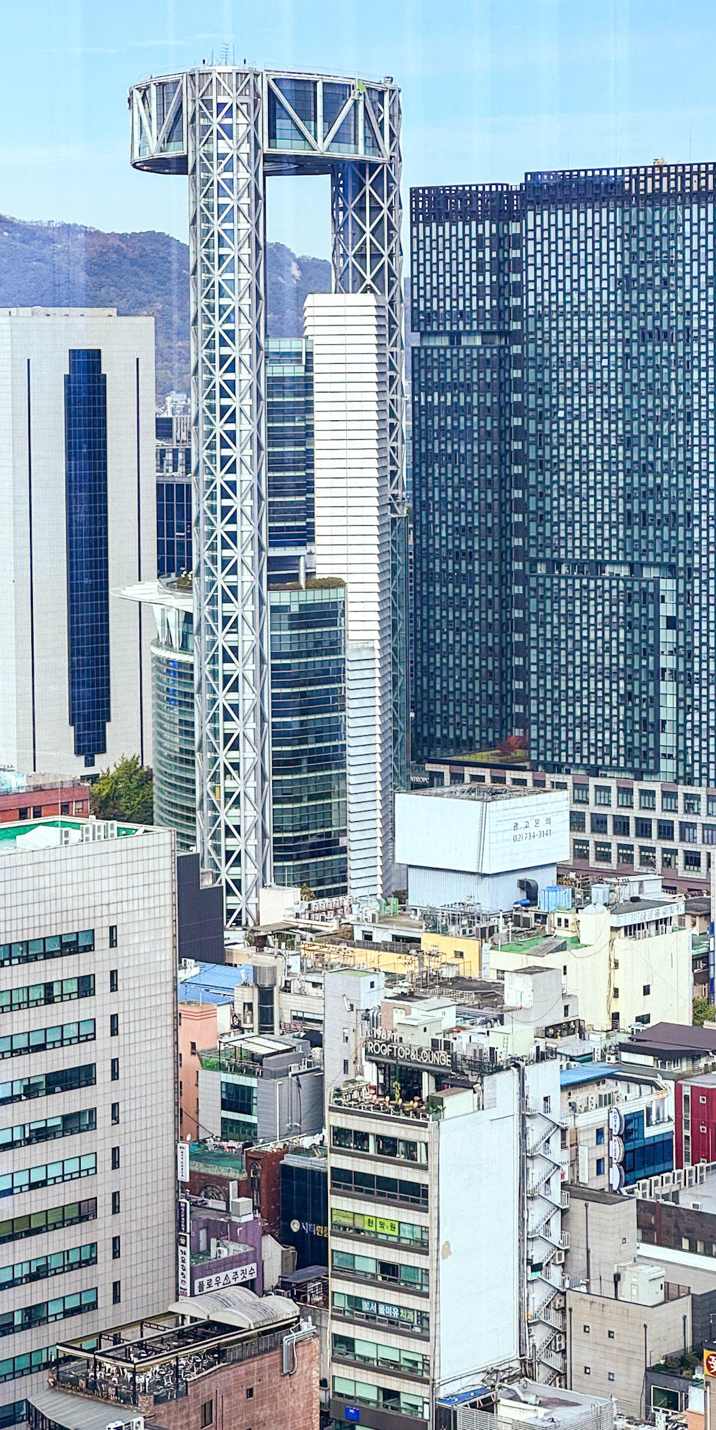 Seoul: Jongo Tower - top floor is a restaurant.(closed). Floors 23-30  hollow - Rafael Viñoly Architects' addition to existing 17 floors.