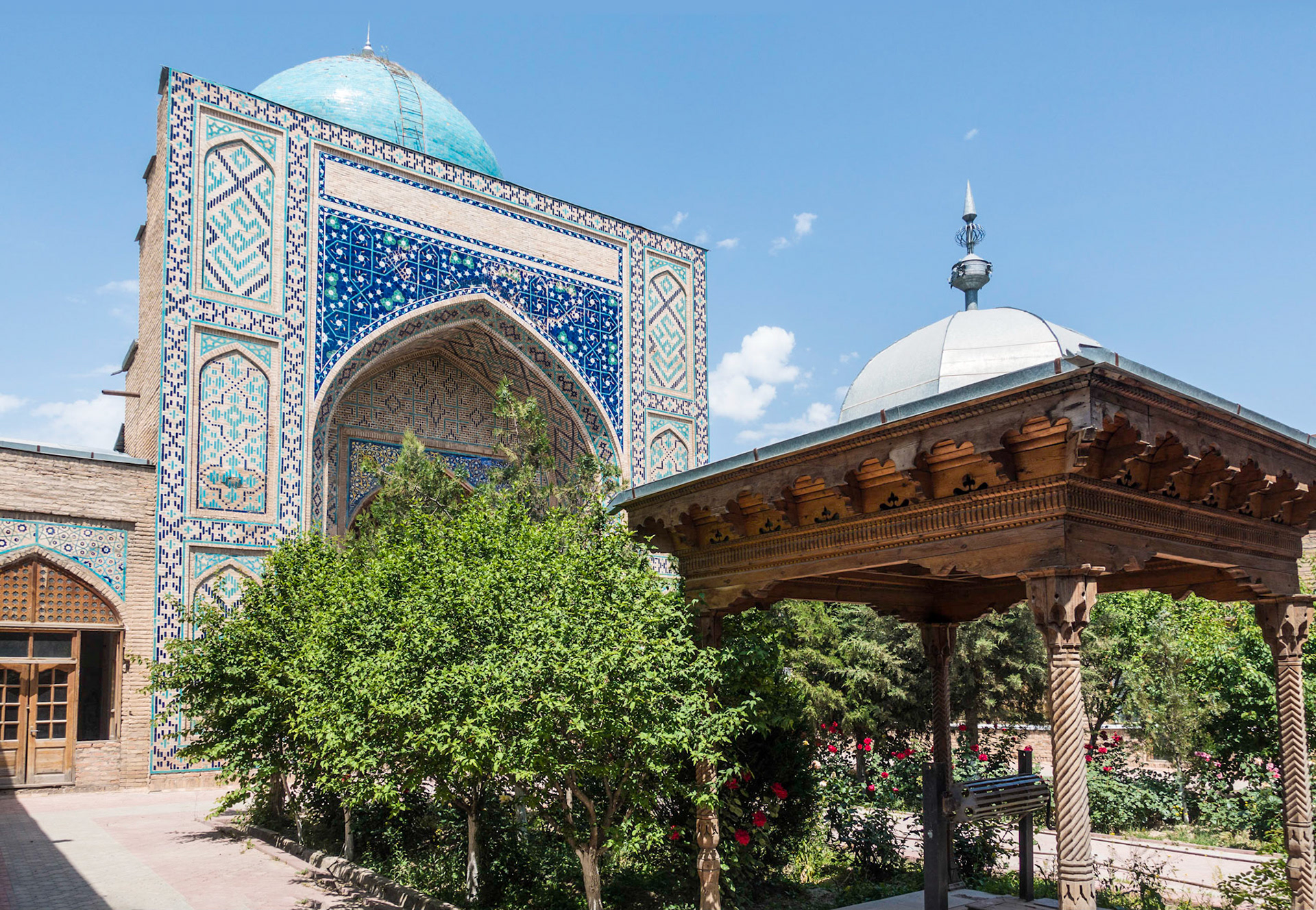 Istaravshan: Kuk Gumbaz Mosque