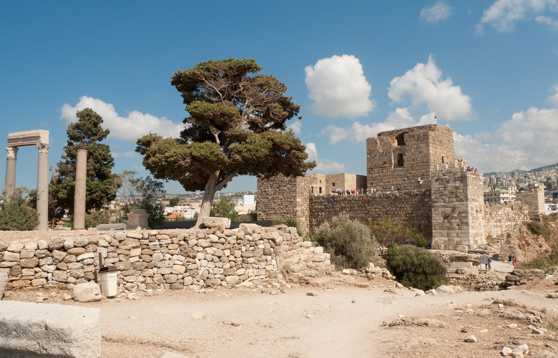 Byblos: Roman ruins and Crusader castle