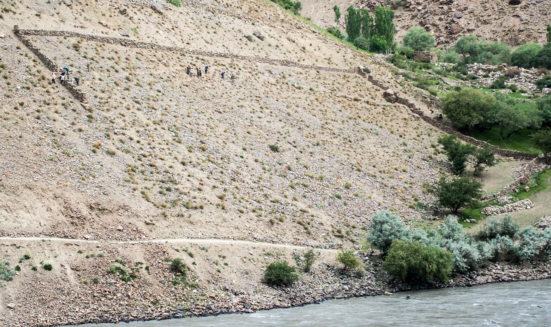 Khorog to Yamg:  Building walls on Afghan side