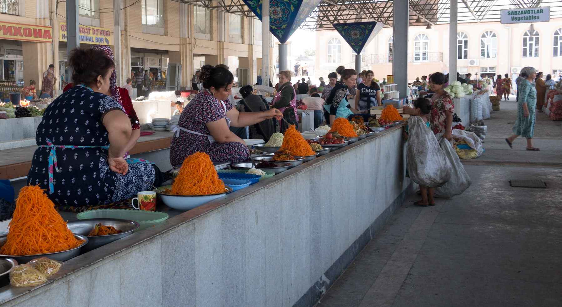 Samarkand: Market - grated carrot