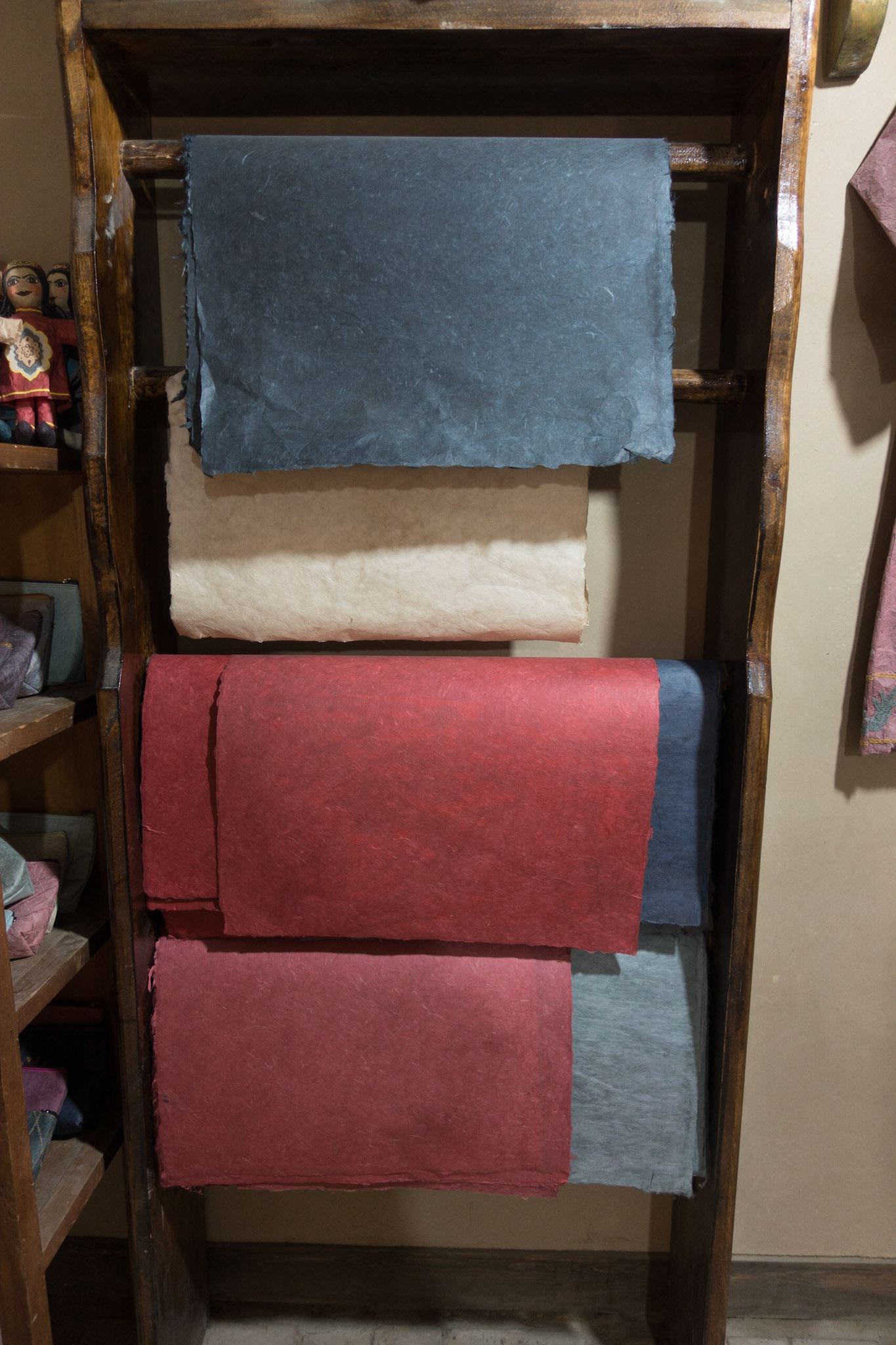 Samarkand: Koni Gil Paper Mill - silk paper