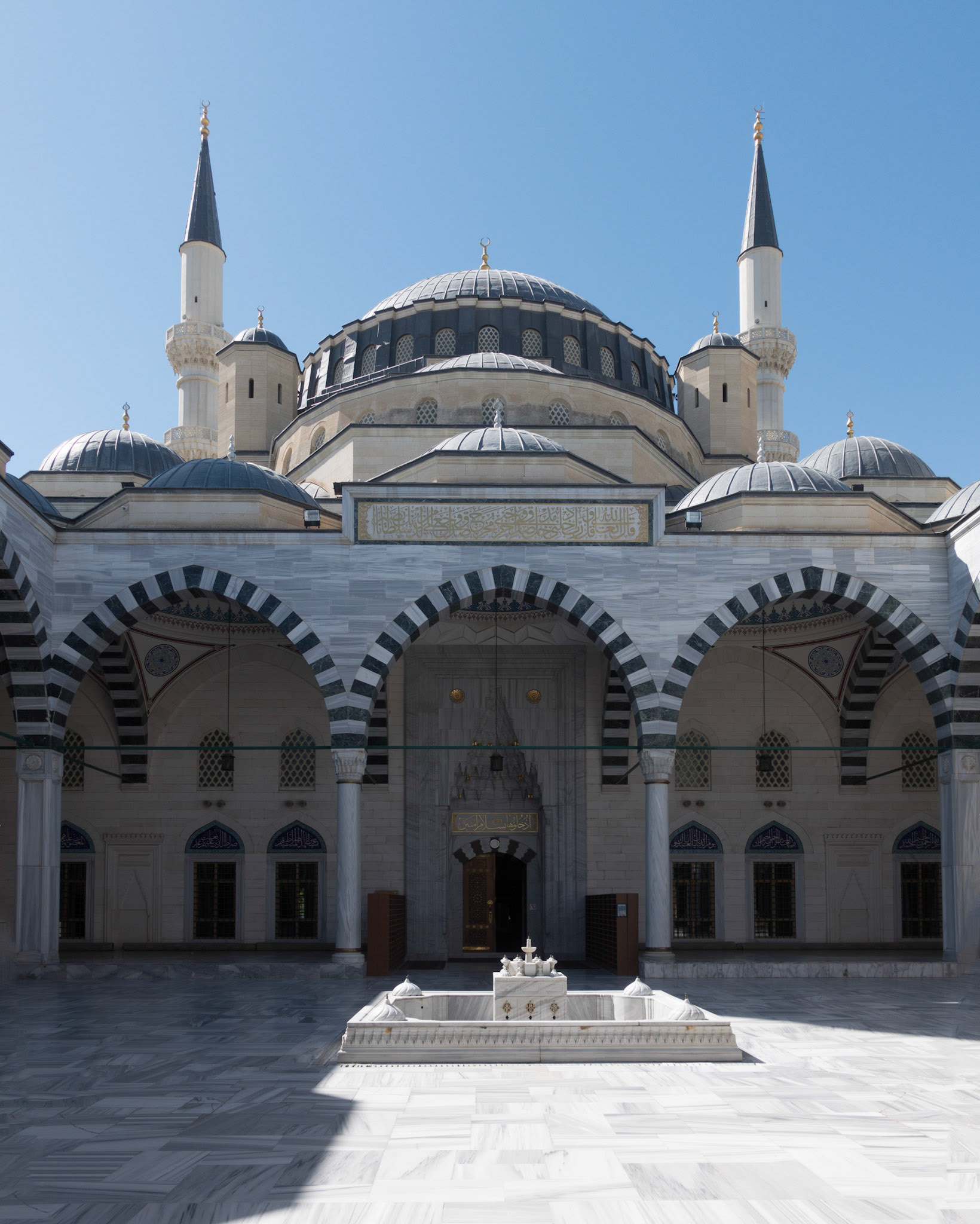 Ashgabat:  Ertoghul Ghazi - replica of Blue Mosque in Istanbul