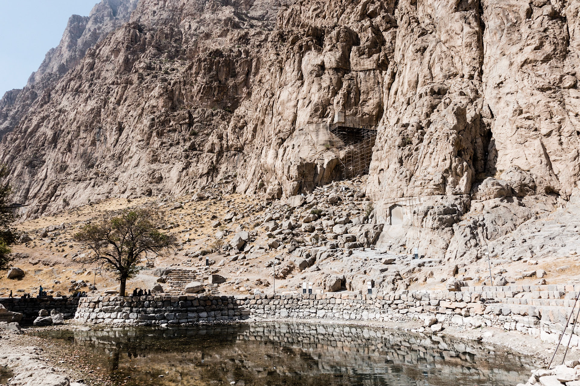 Bisotun: Darius the Great's carved panel half way up - scaffolding