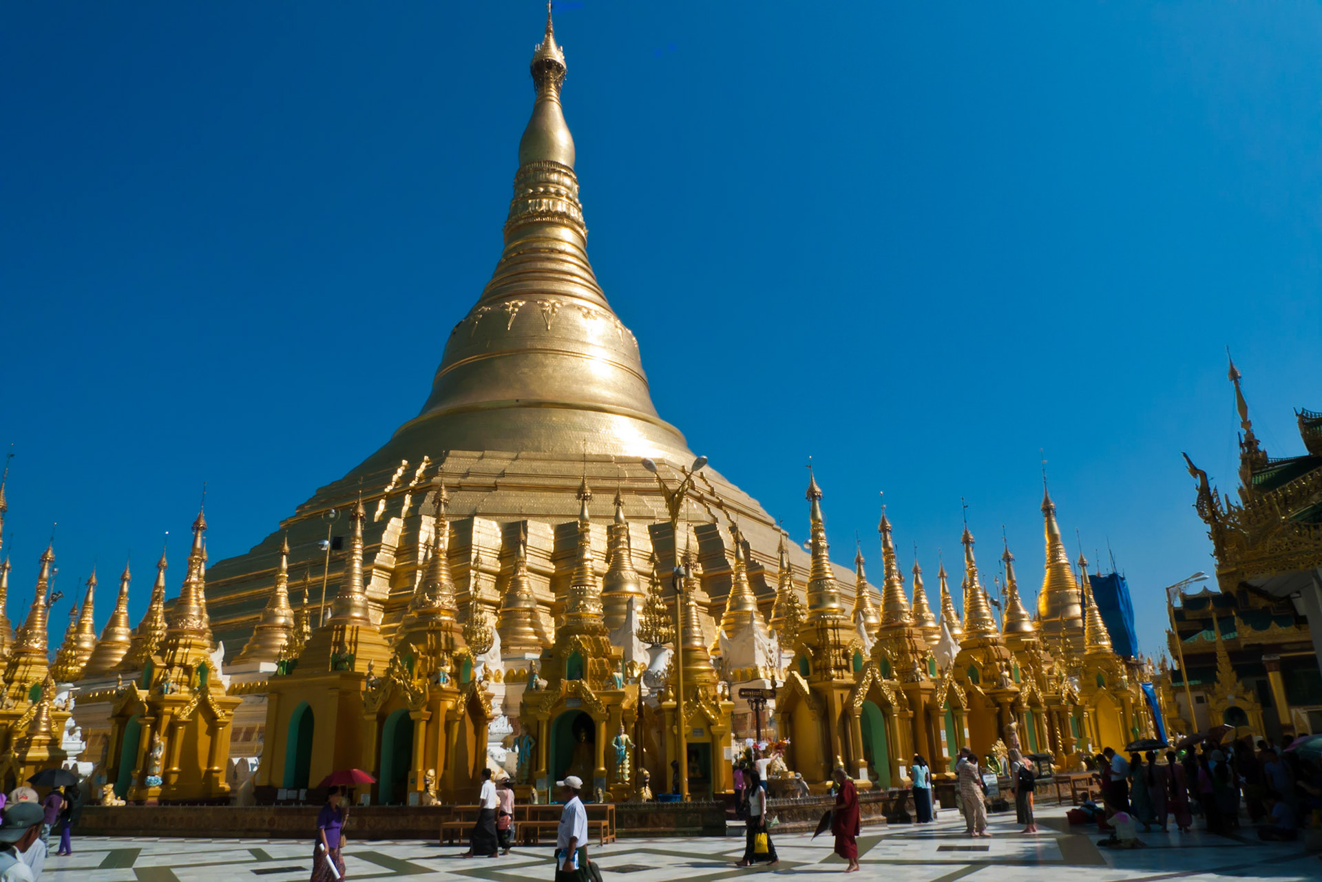 Yangon: Shwedagon Pagoda (Gold plated - 60 tons)