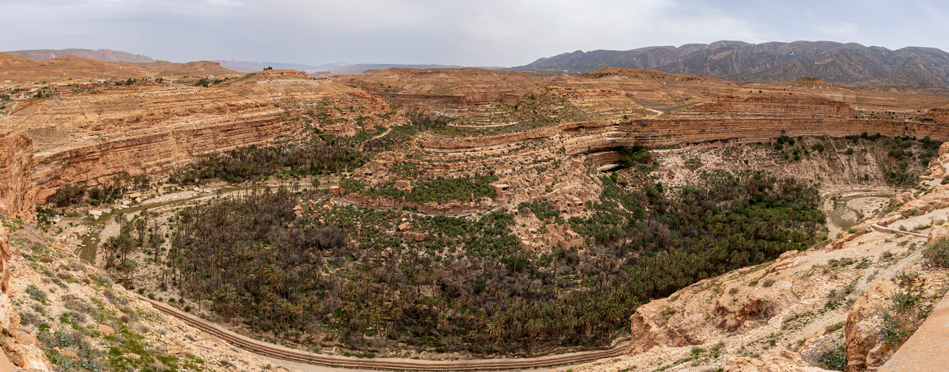 Ghoufi:  deserted villages after 1995 civil war