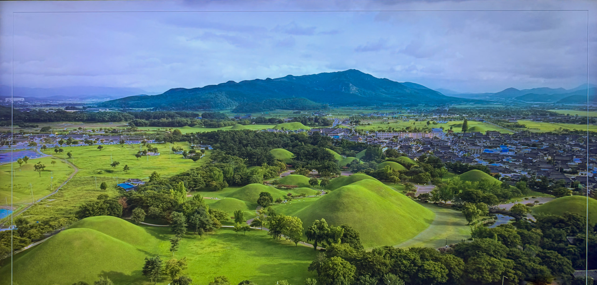 Gyeongju: Silla royal tombs overview - screen shot