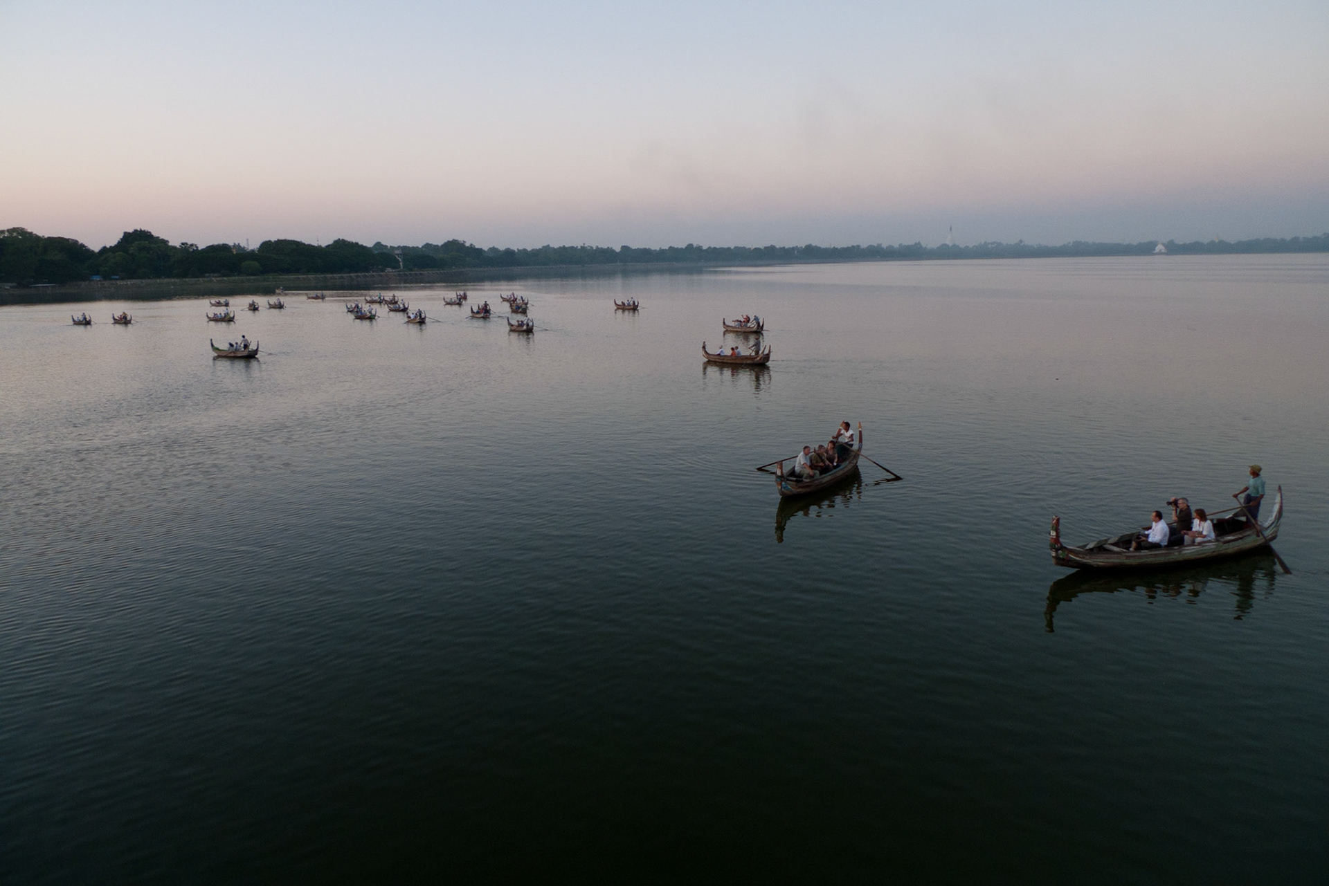 Mandalay: Waiting for that Sunset shot - U Beinn Bridge
