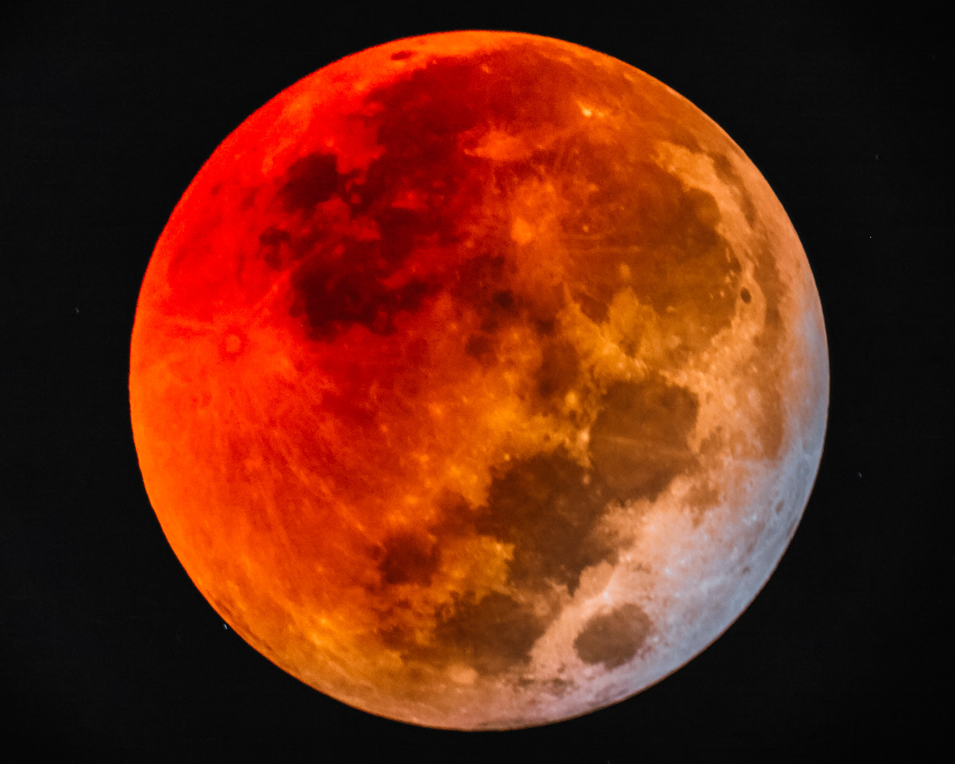 Blood Moon - Lunar Eclipse (11/08/2022)
