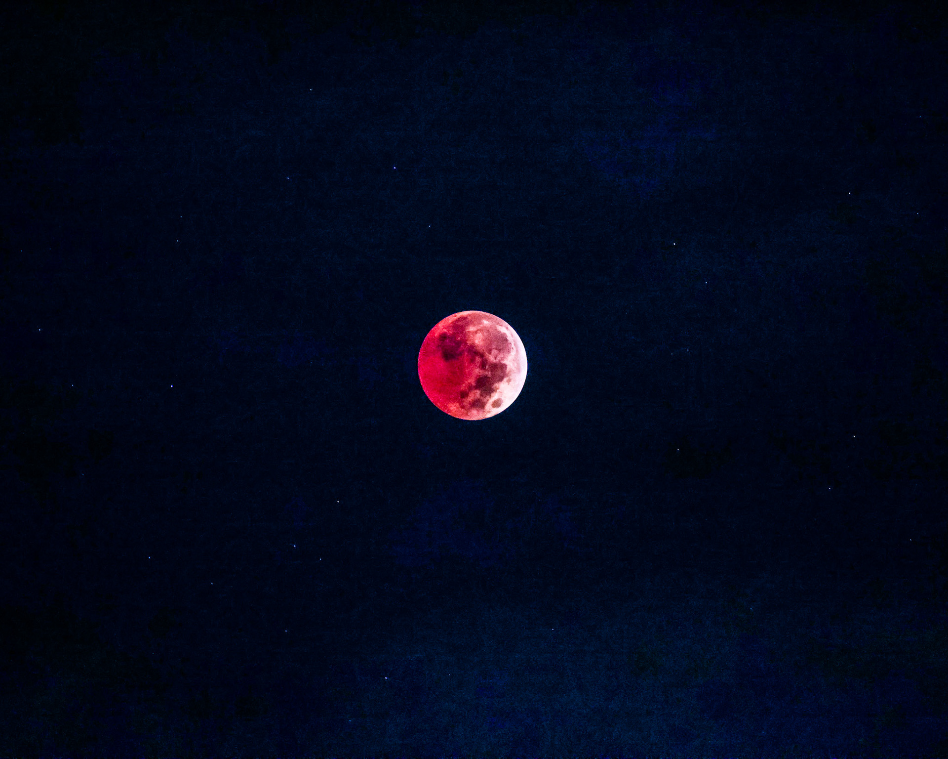 Blood Moon - Lunar Eclipse (11/08/2022)