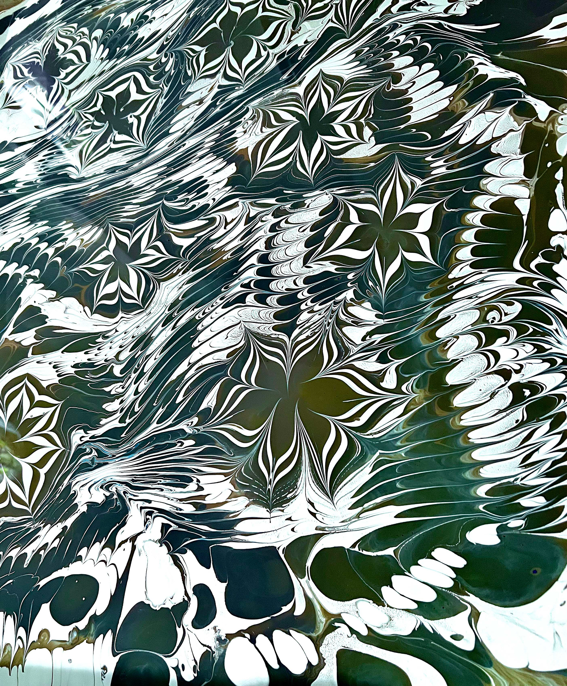 marbeling bath with winter snow flakes ready for a dip