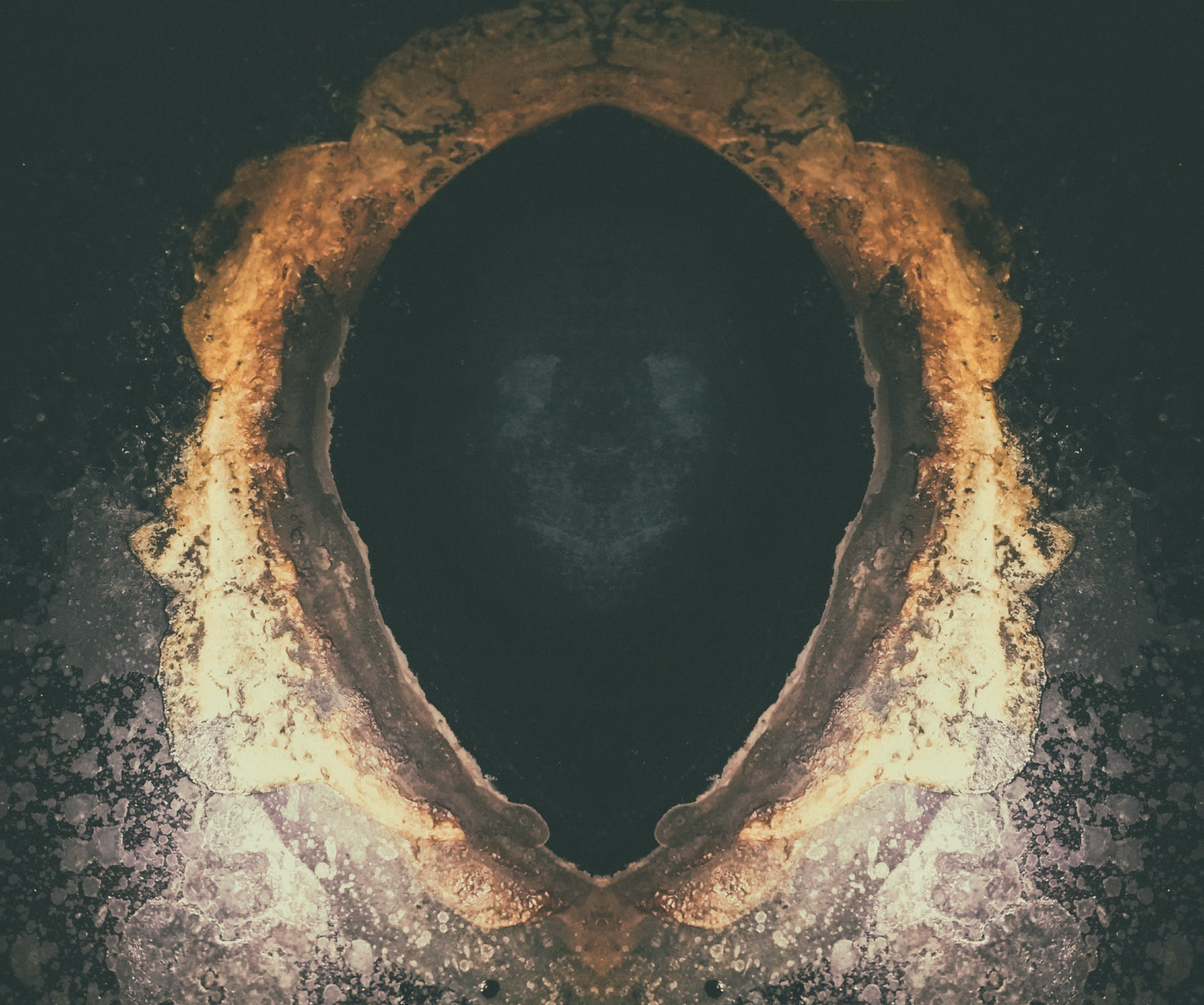 Mirror, mirror on the wall ... who see the dead face, at all?