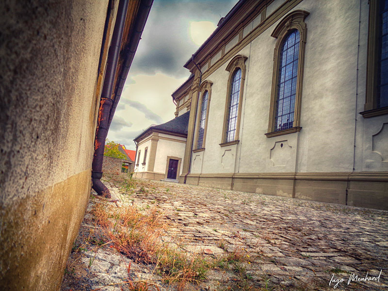 Abstract view to the church alley.