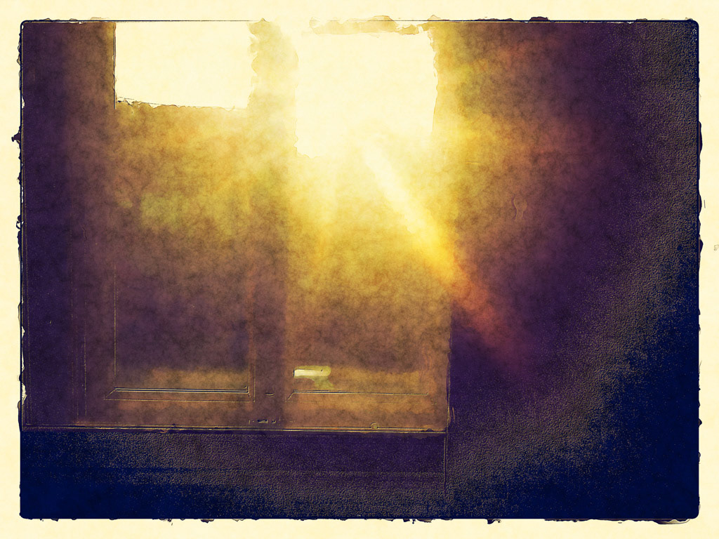 Those days are kind of melancholic for me. The summer is nearly over, the weather is getting rainy and cold but the last lights of the sun are warming my room.