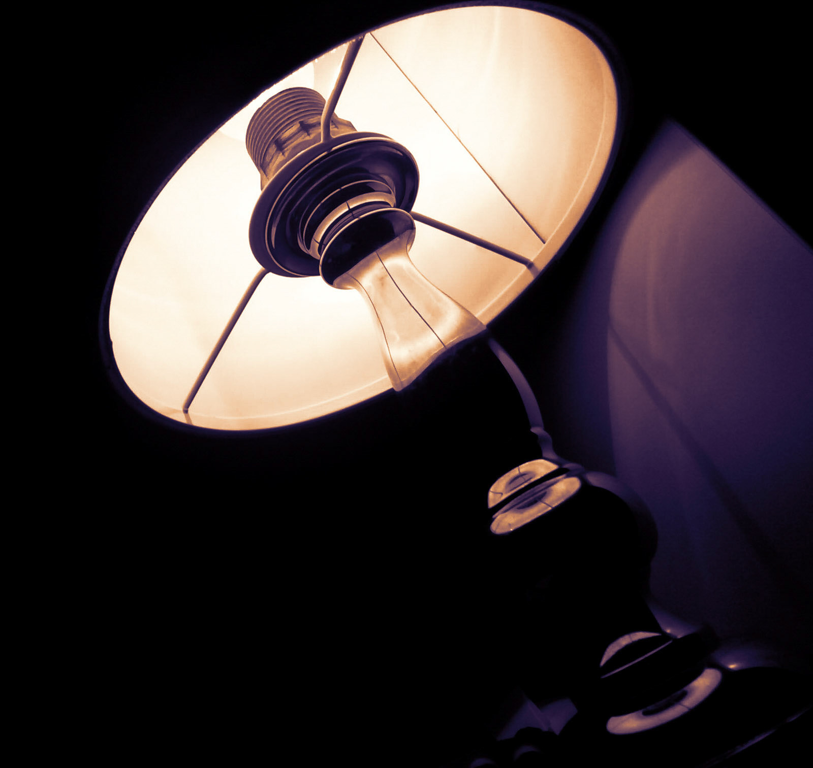 Reminds me on some vintage movies of the 1950s. Photo was taken with an FireHD Tablet and was prepared with Lightroom Mobile. Colour effect was added with Photoshop.