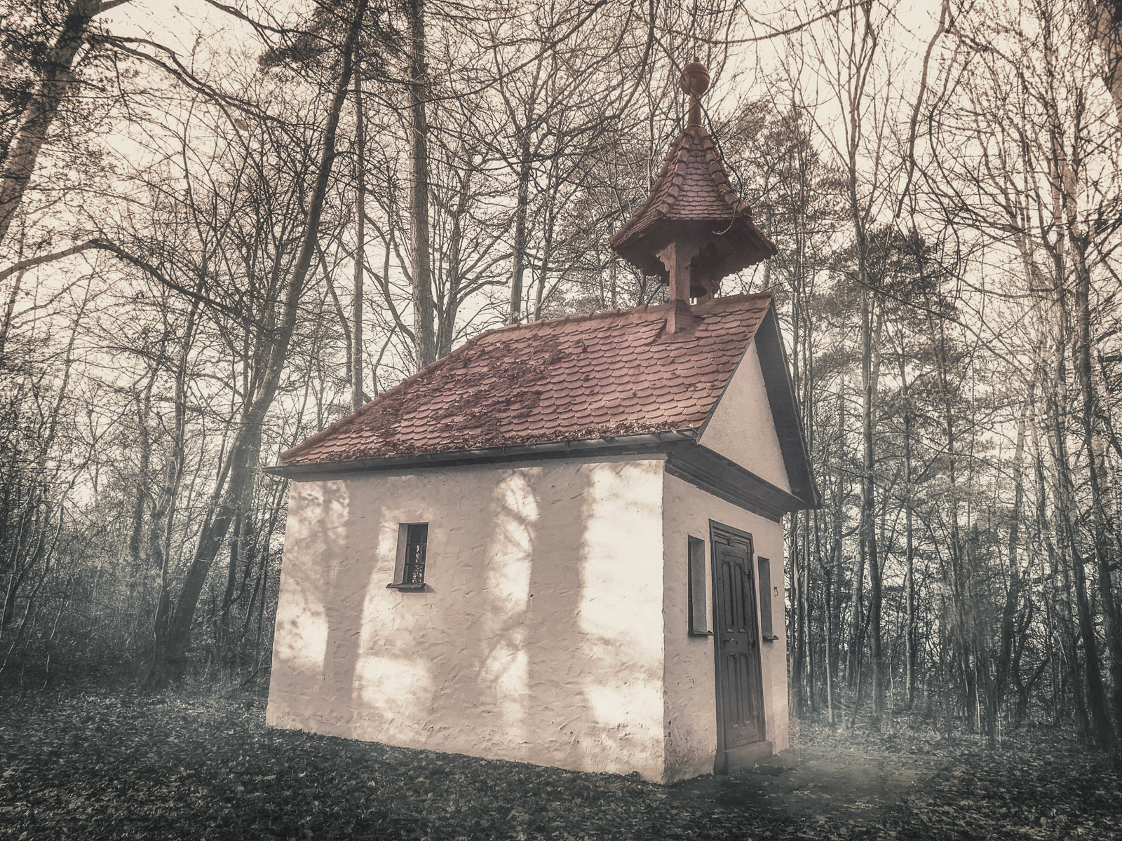 Found this secret and fantastic chapel deep in the German Steigerwald forest. This place is full of myths and legends.