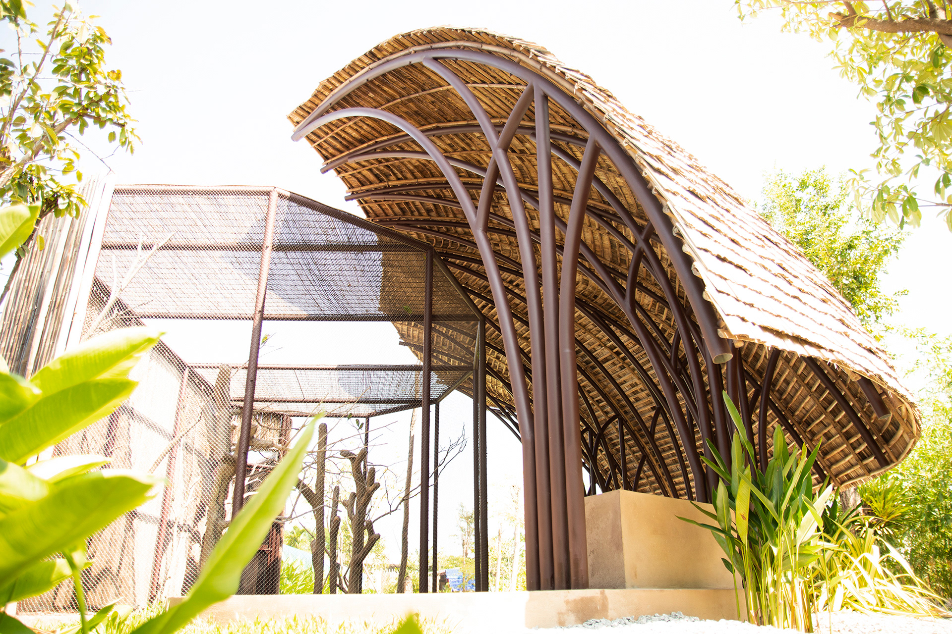 THE SITTING AREA NEXT TO THE AVIARY