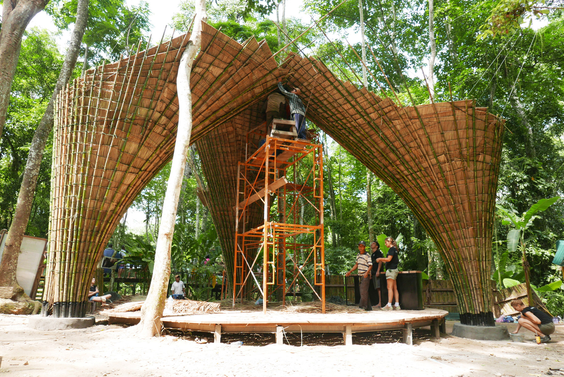 THE STRUCTURE DURING CONSTRUCTION