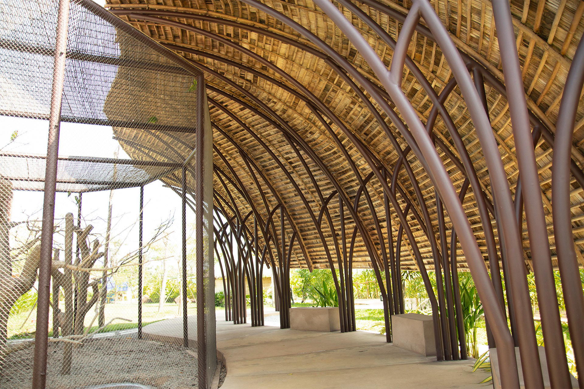 THE SITTING AREA NEXT TO THE AVIARY