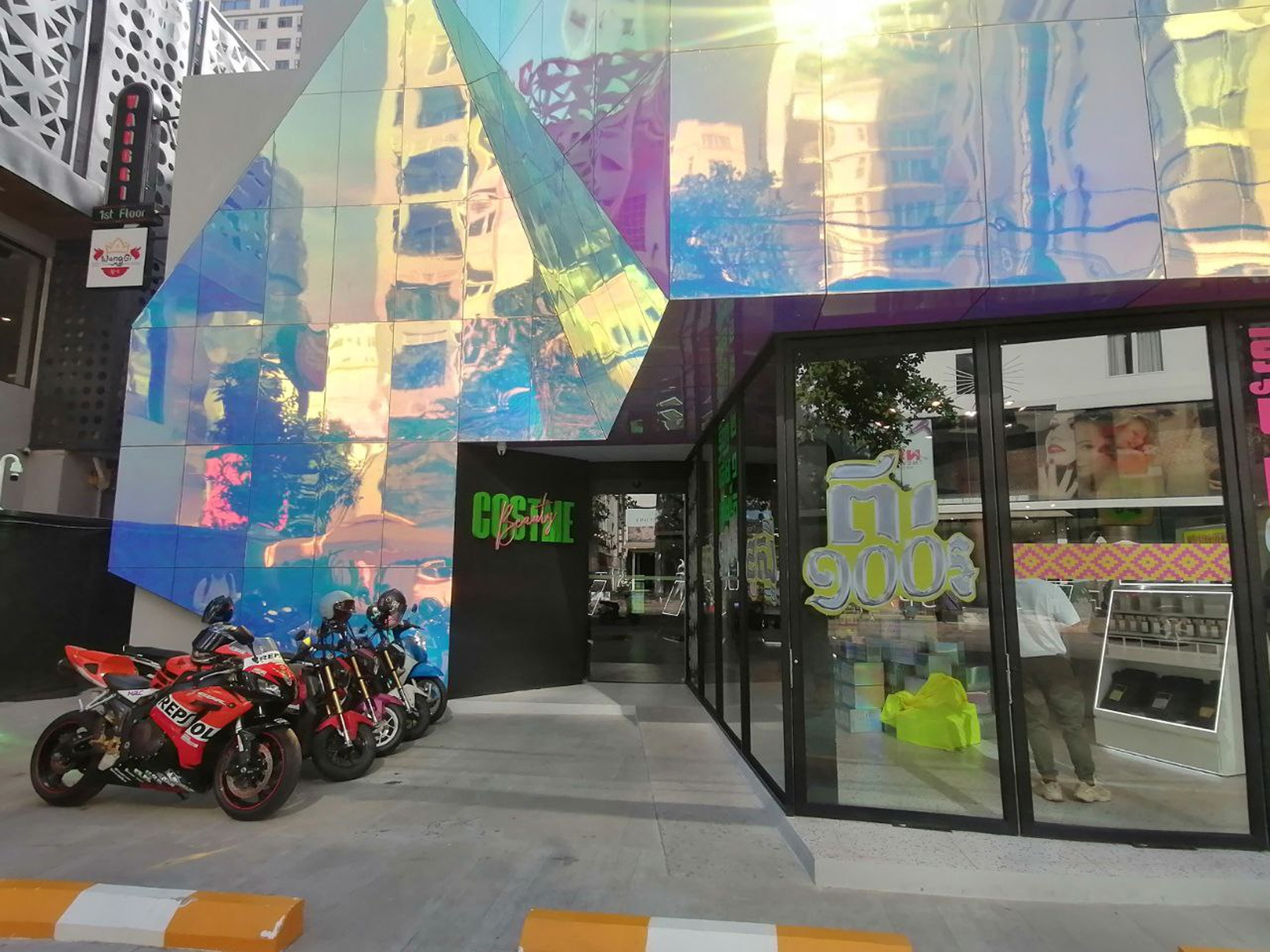 PICTURE OF THE NEW FACADE