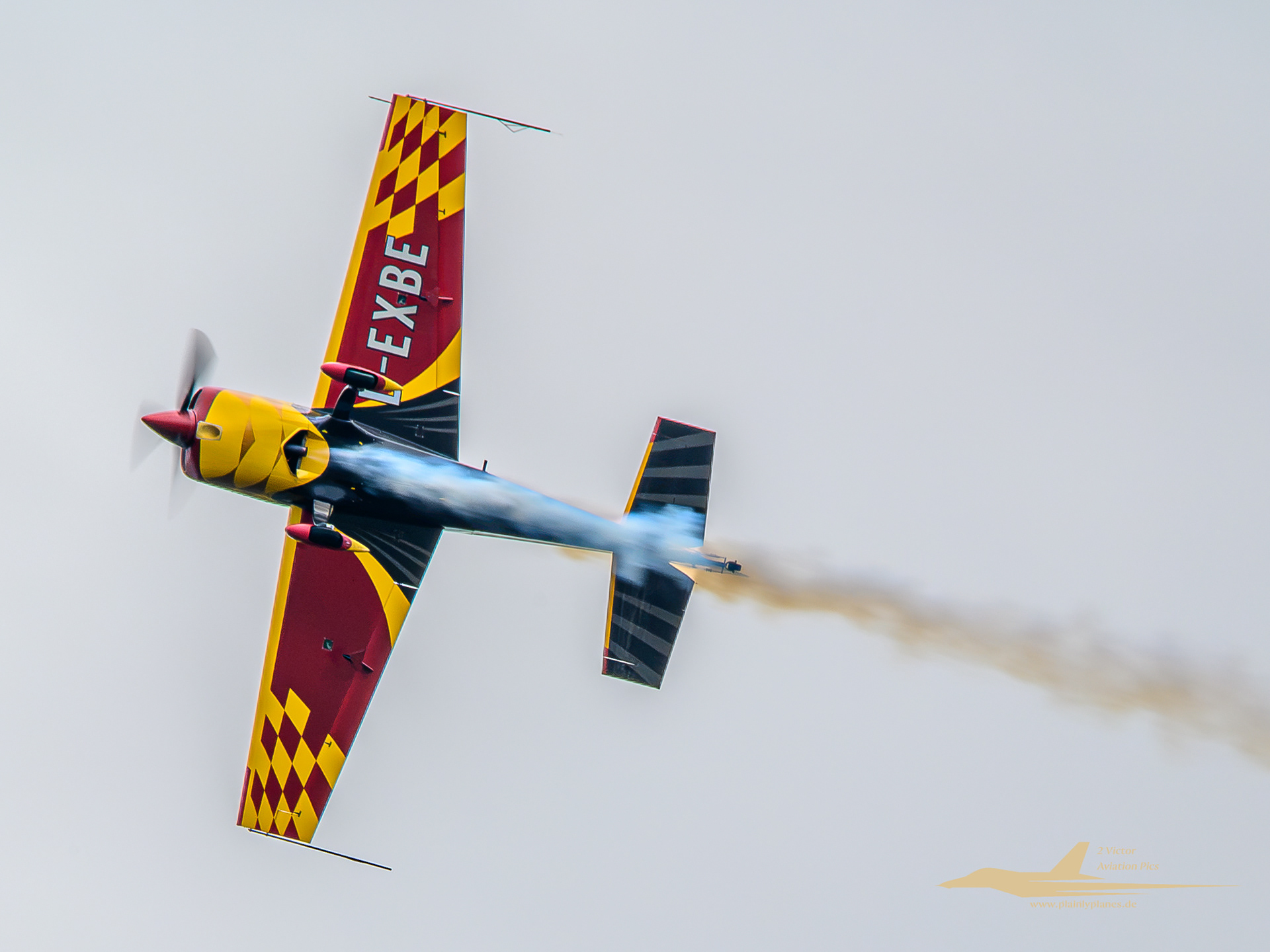 Extra 330
