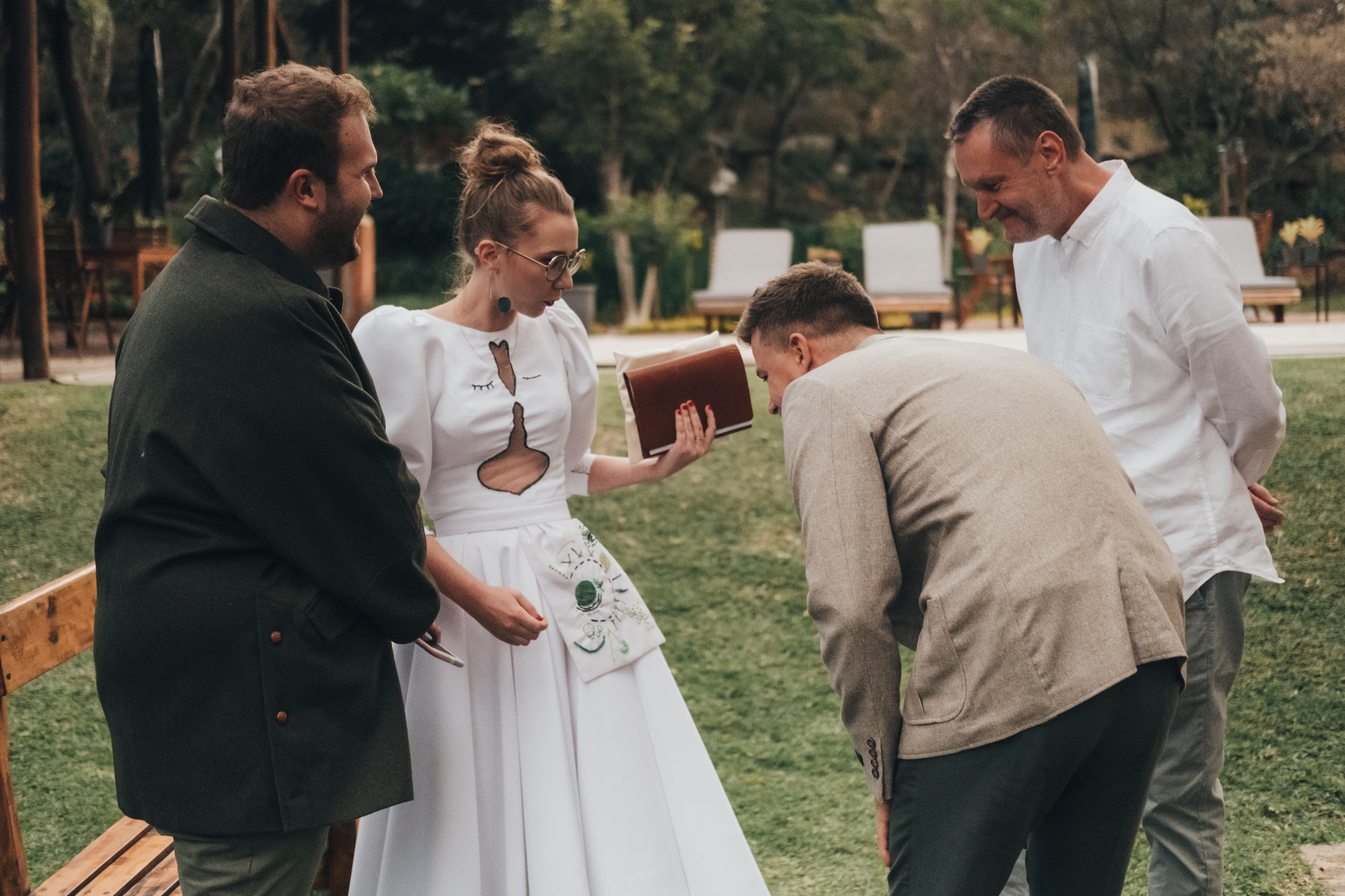 Me explaining to her husband, Deválier, my father and partner what everything means!