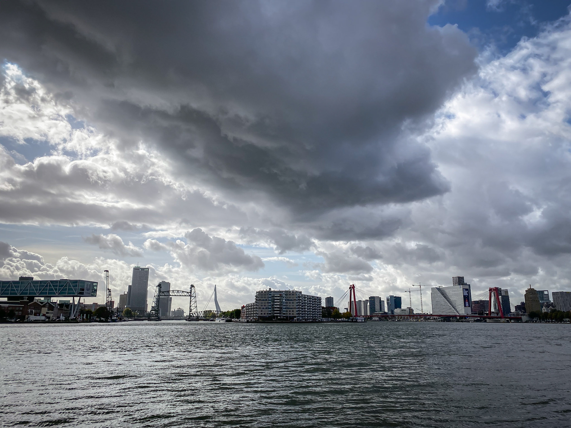 Dag -233: Bankje met het mooiste uitzicht van Rotterdam.