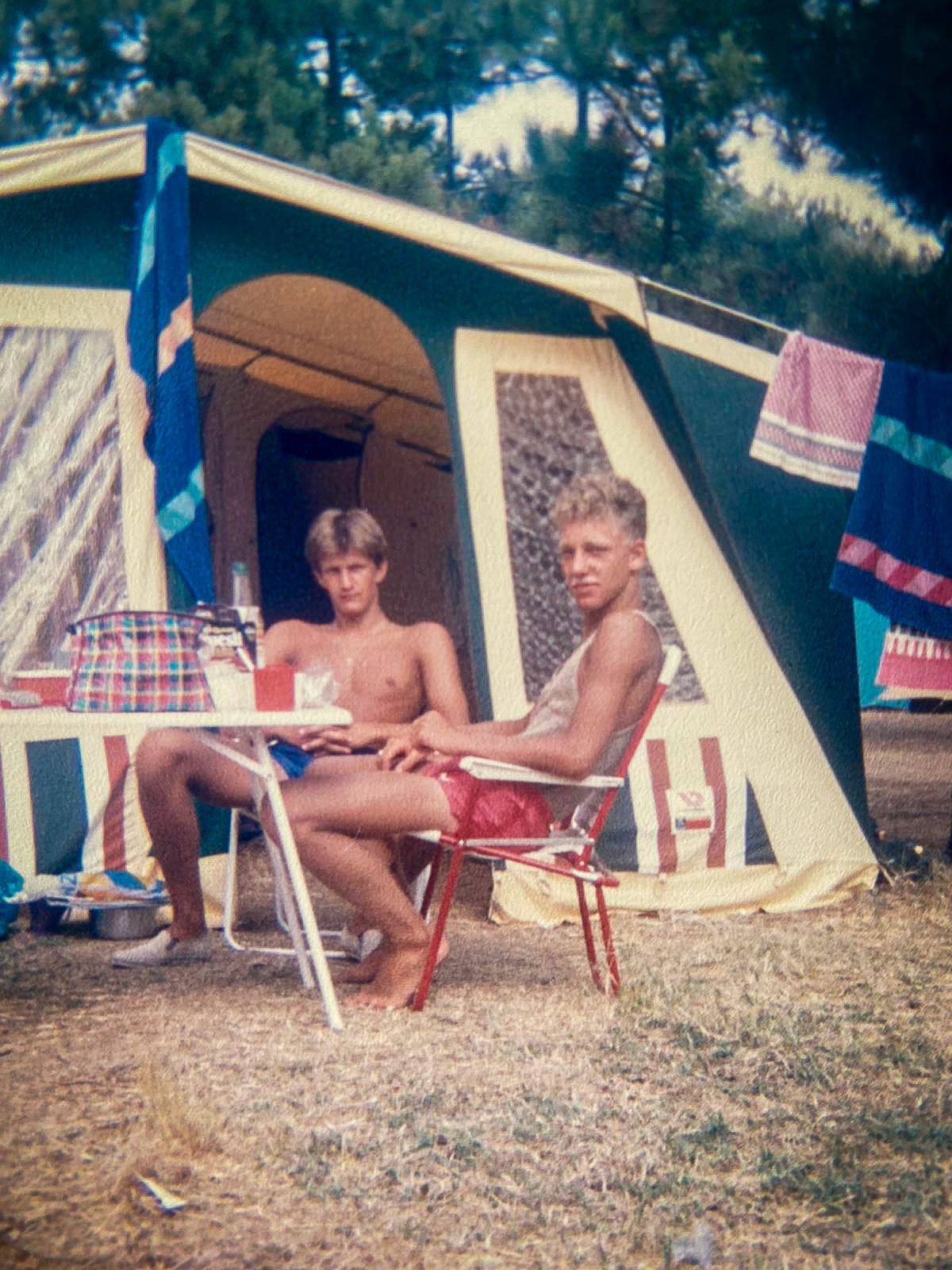 Dag  158: St. Tropez  (16 jaar) voor het eerst met de mannen op vakantie. 😇