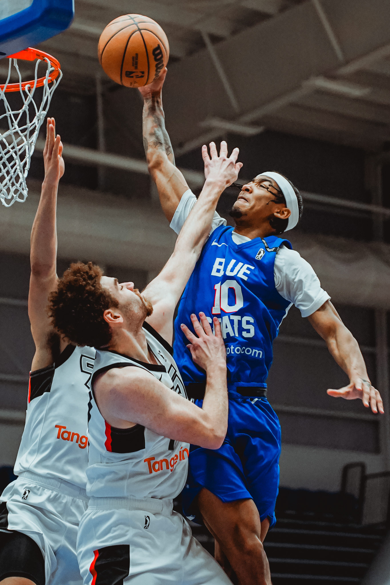 Delaware Blue Coats guard Judah Mintz (10) drives to the basket against Raptors 905 at Chase Fieldhouse  in Wilmington, DE., on Sep. 24, 2024.